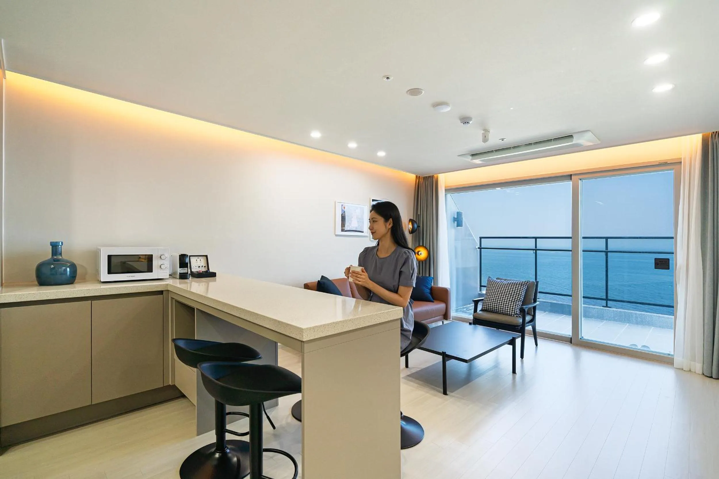 People in DIAMER Hotel Sokcho by AankStay