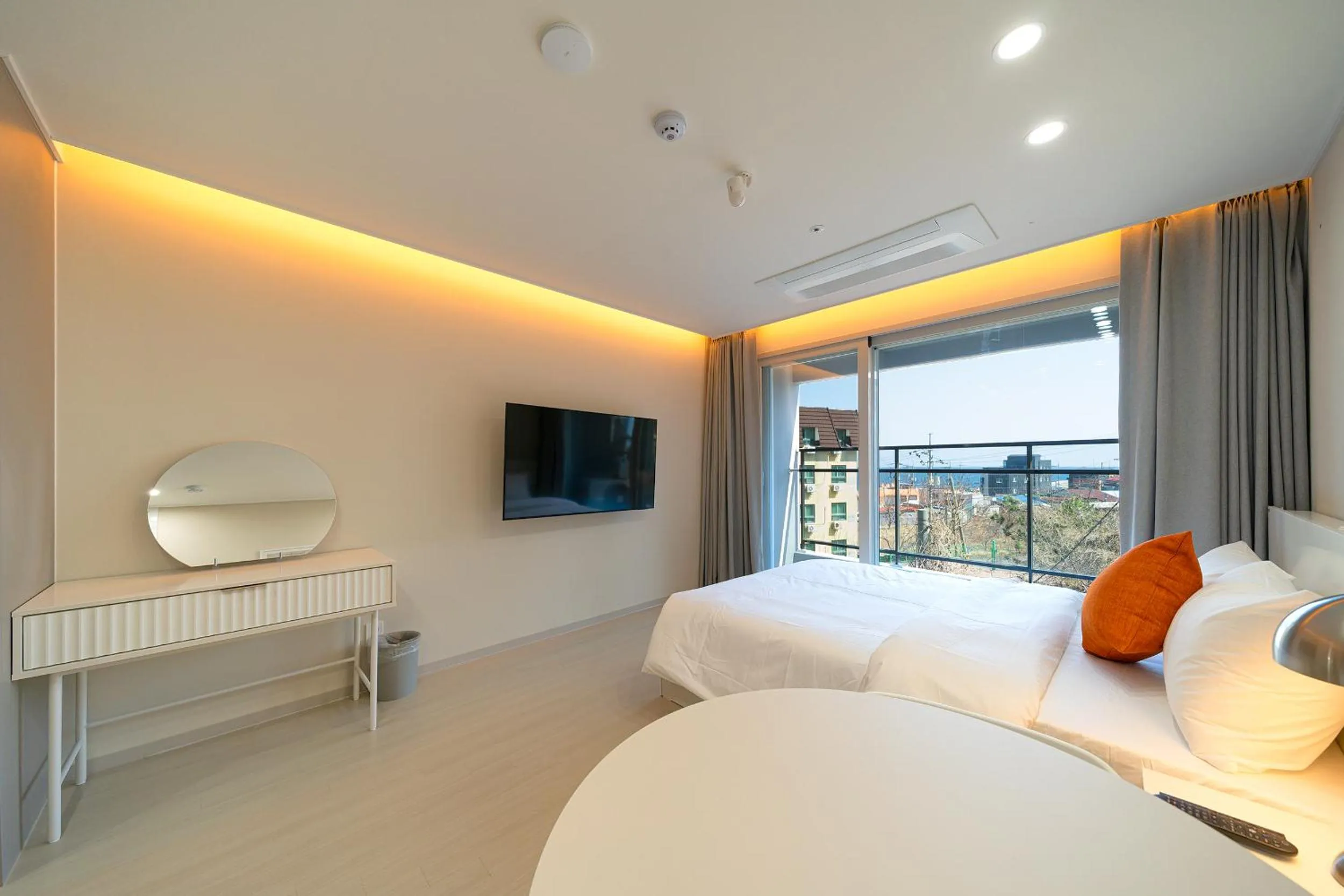 TV and multimedia, Bed in DIAMER Hotel Sokcho by AankStay
