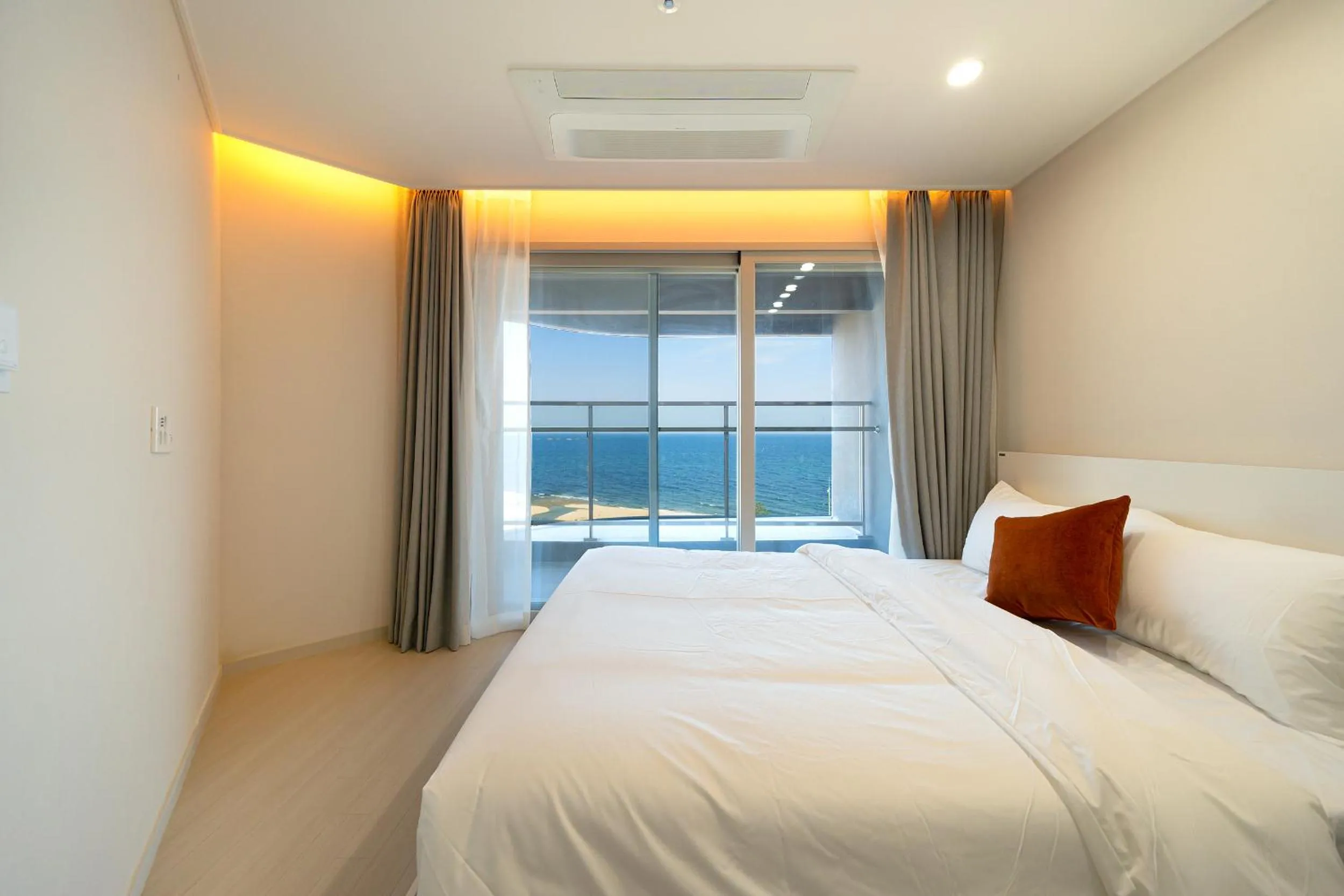 Bed in DIAMER Hotel Sokcho by AankStay