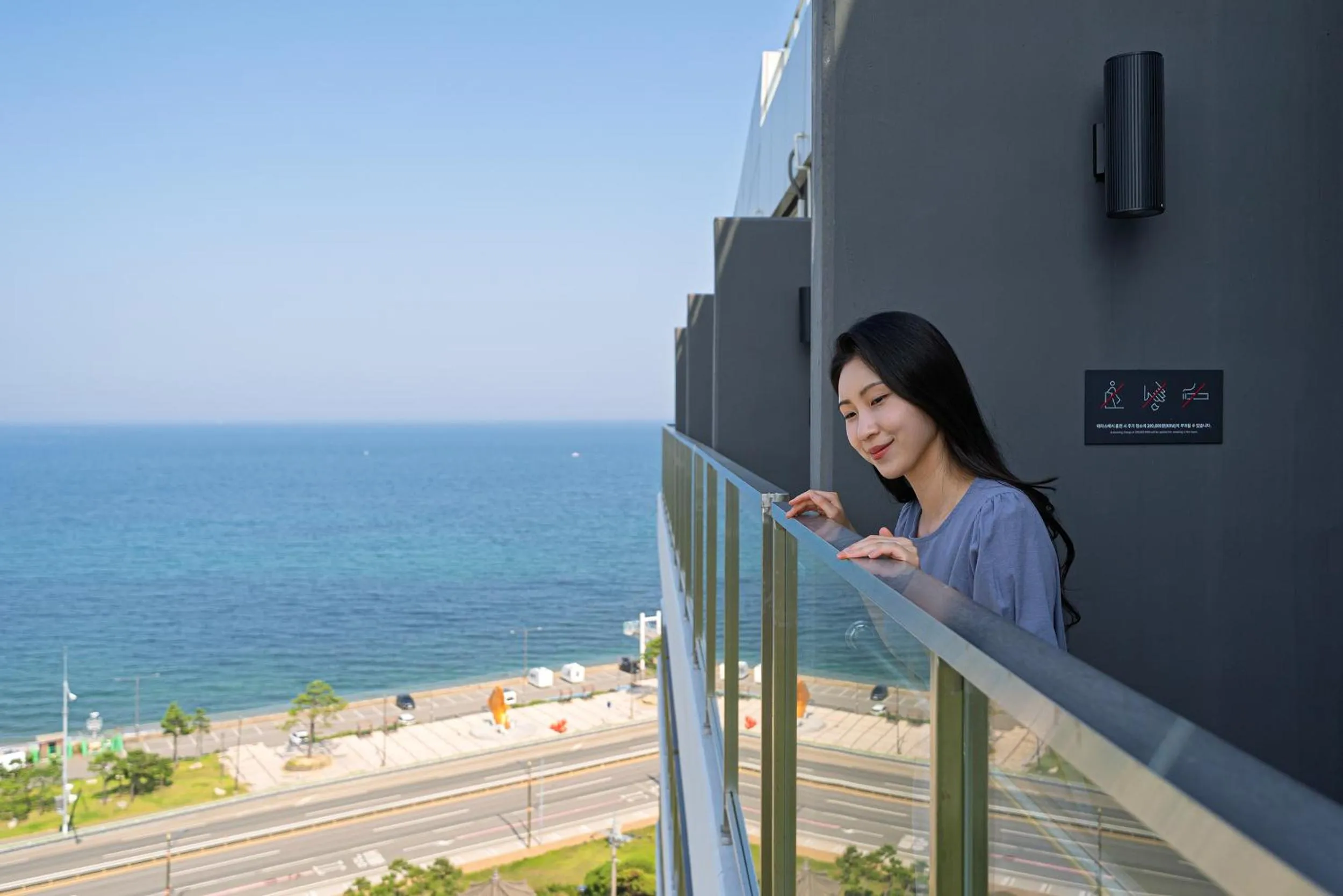 People in DIAMER Hotel Sokcho by AankStay