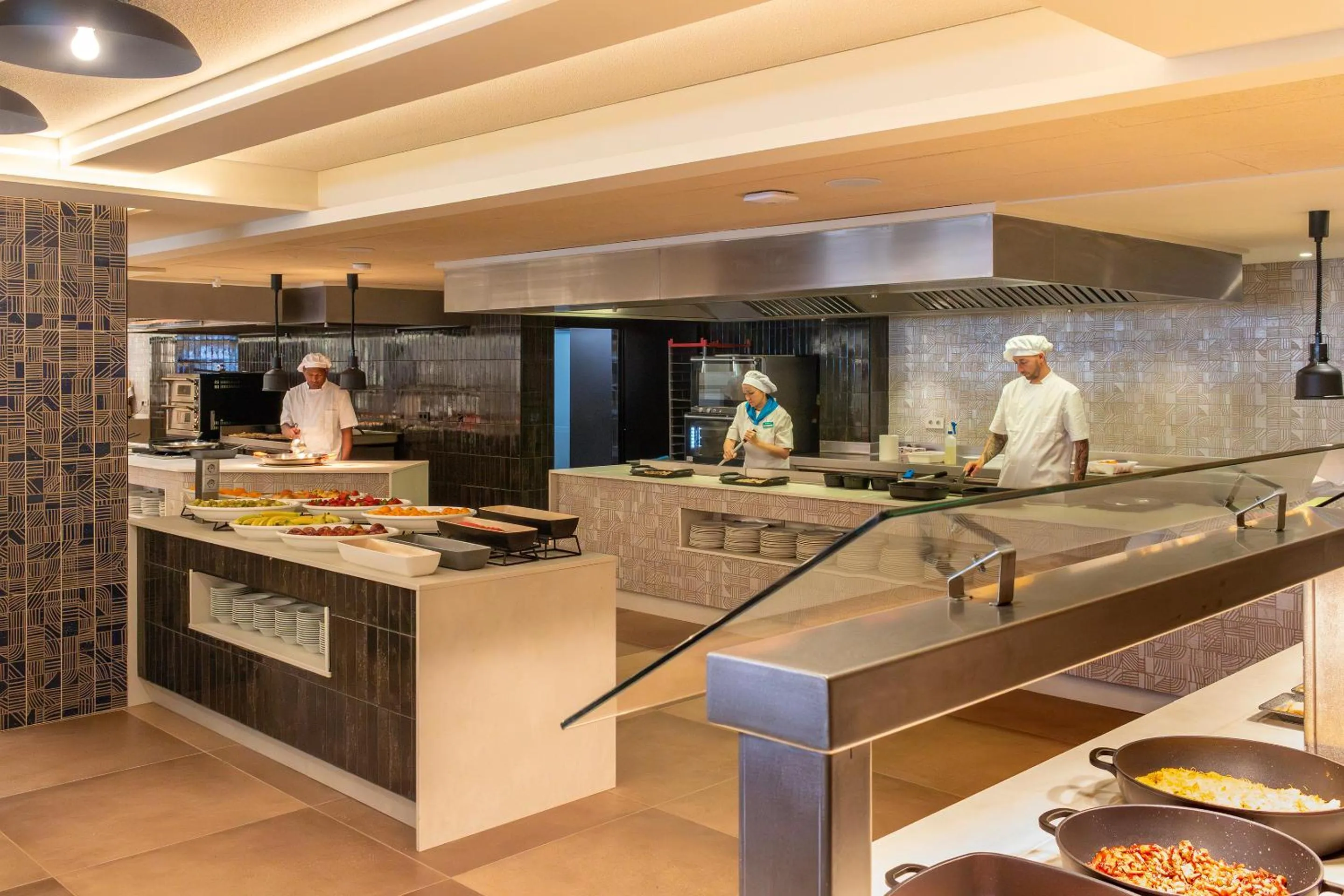 Restaurant/places to eat in Golden Donaire Beach