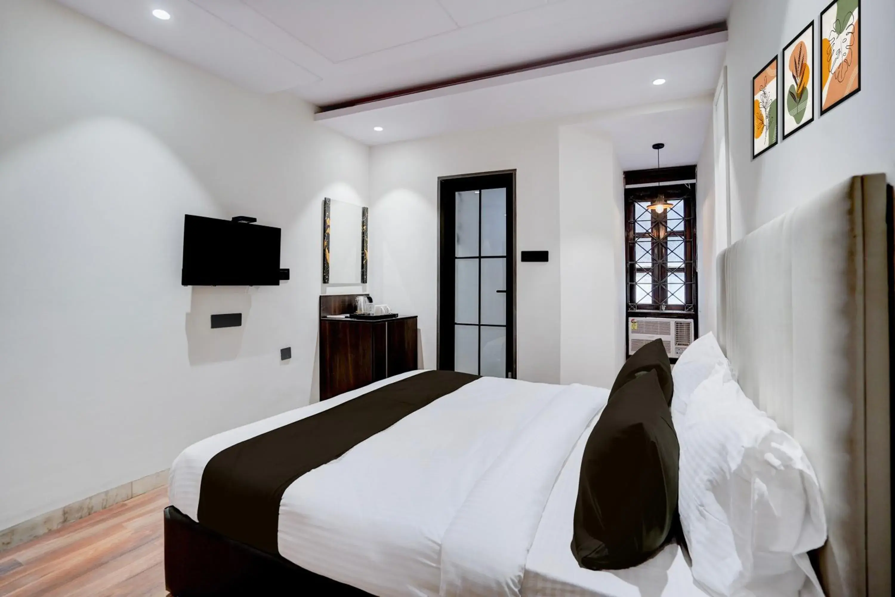 Classic Triple Room - single occupancy in Townhouse Karol Bagh Formerly Hotel Unistar Classic Triple Room - single occupancy in Townhouse Karol Bagh Formerly Hotel Unistar