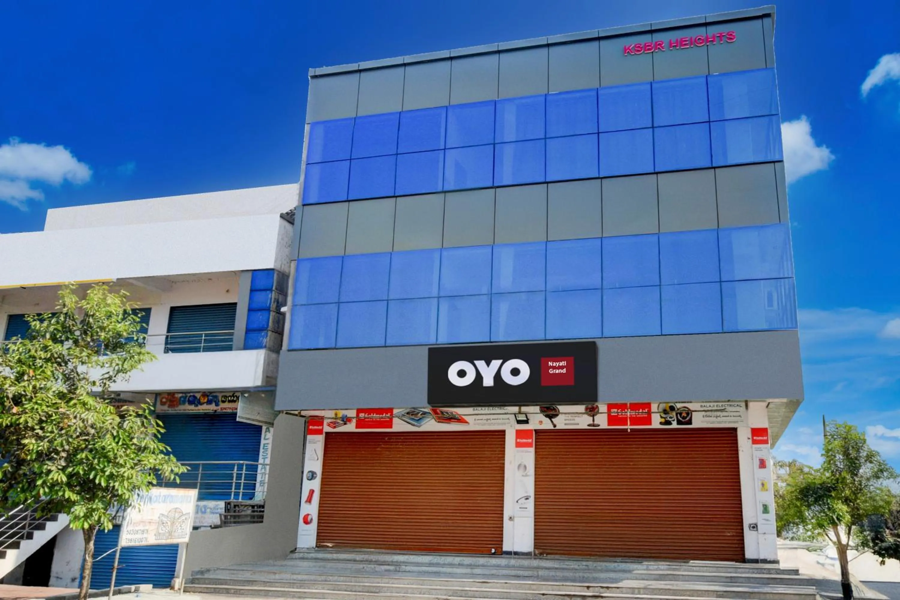 Facade/entrance in Hotel O Nayati Grand