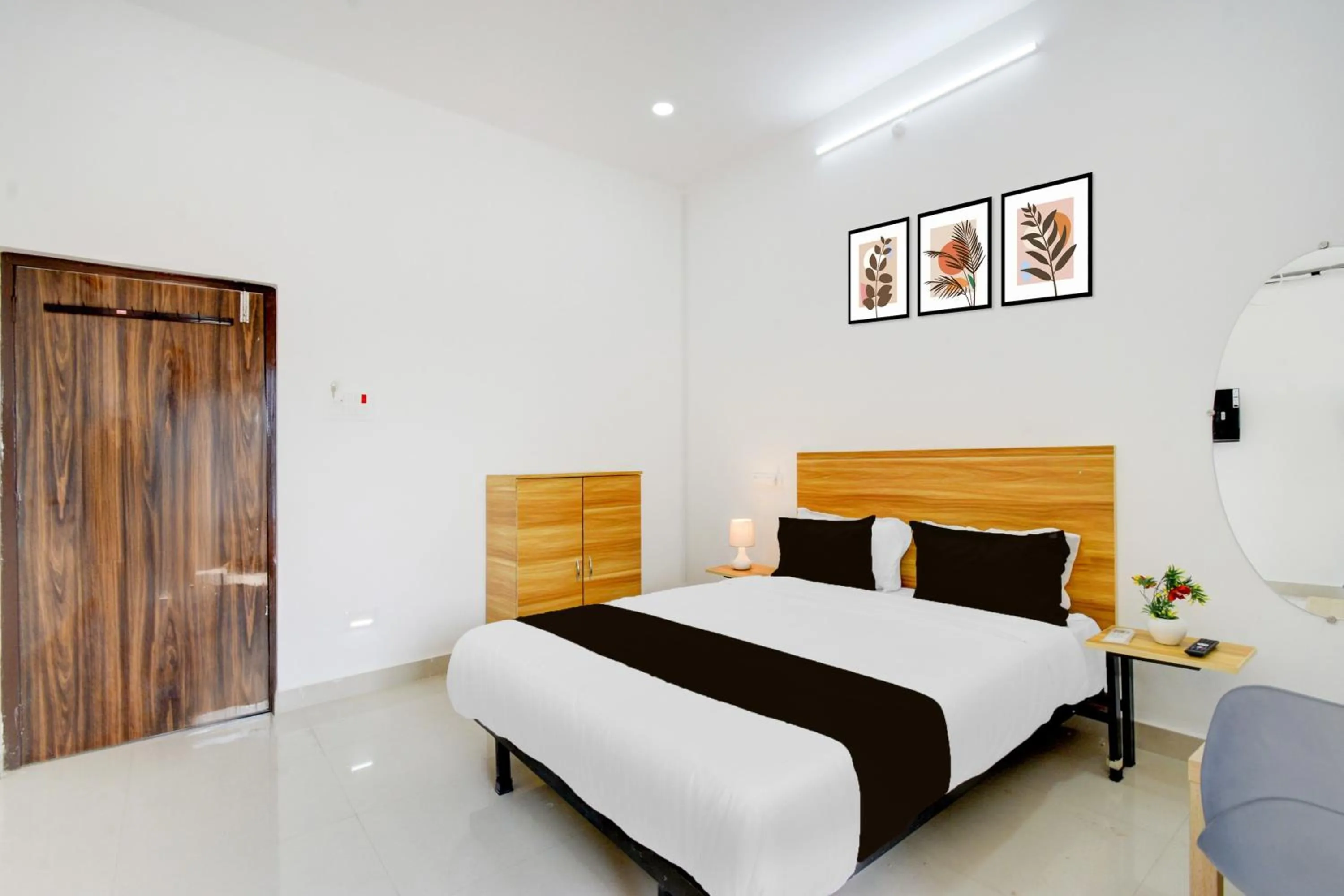 Bedroom, Bed in Hotel O Nayati Grand
