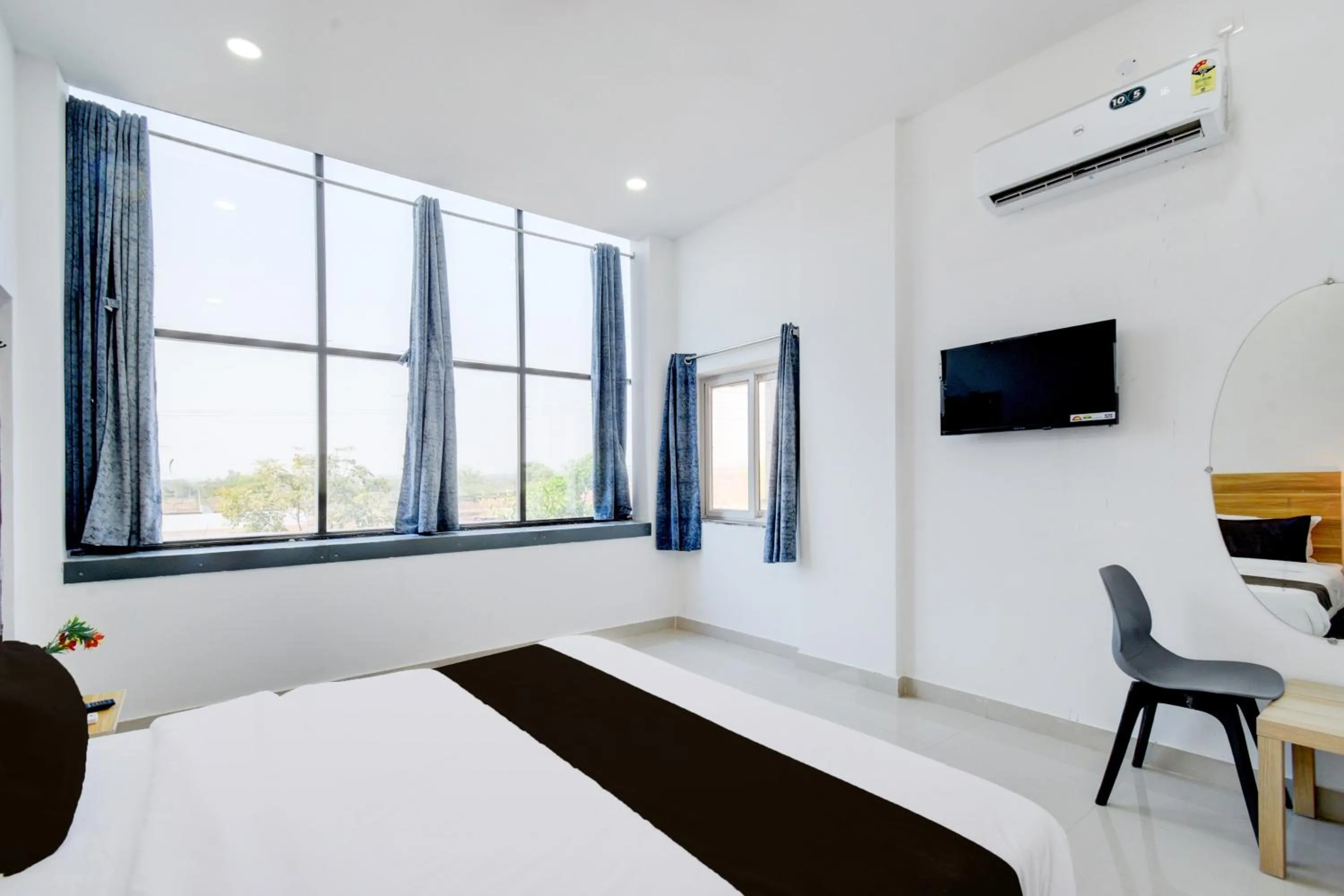 Bedroom, Bed in Hotel O Nayati Grand