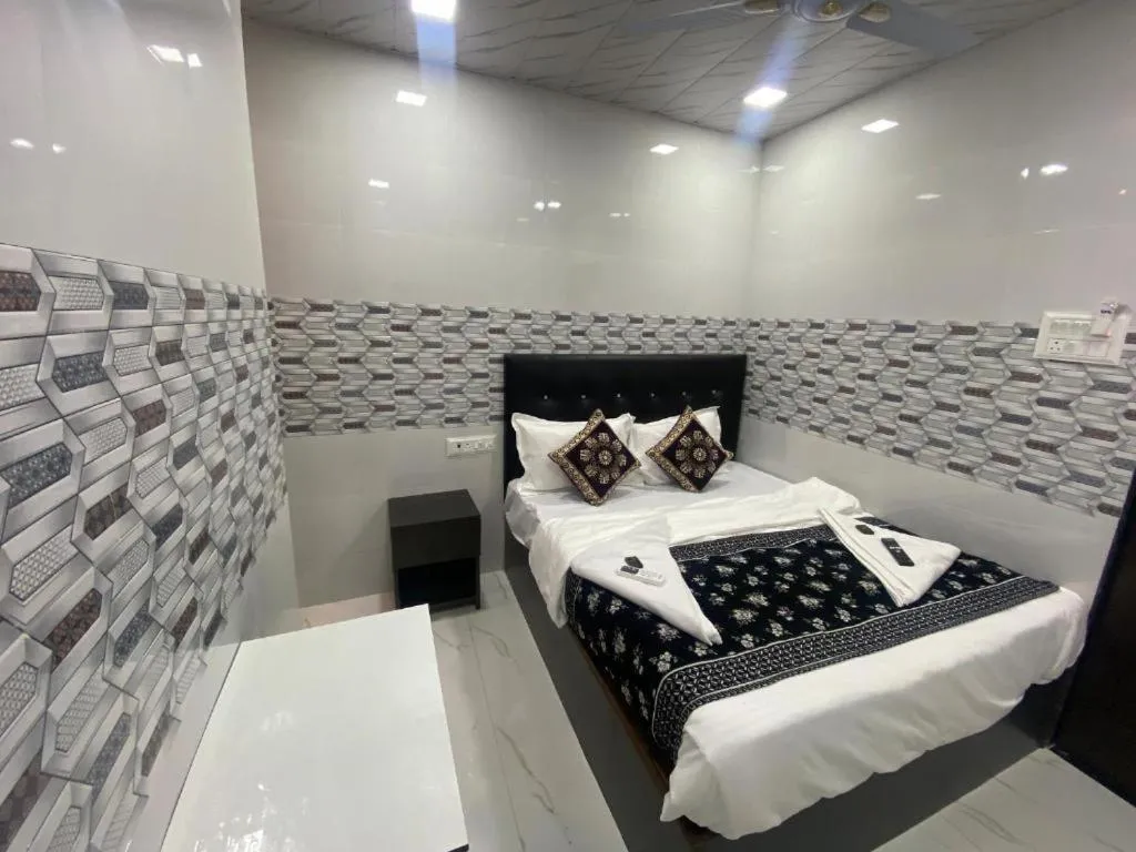 Bedroom, Bed in Hotel O Sai Residency