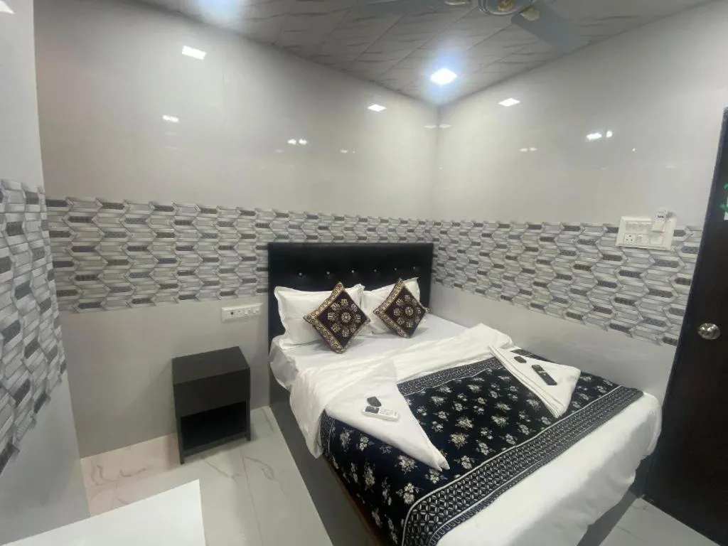 Bedroom, Bed in Hotel O Sai Residency