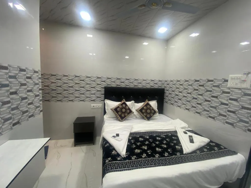 Bedroom, Bed in Hotel O Sai Residency