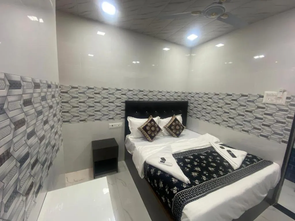 Bedroom, Bed in Hotel O Sai Residency
