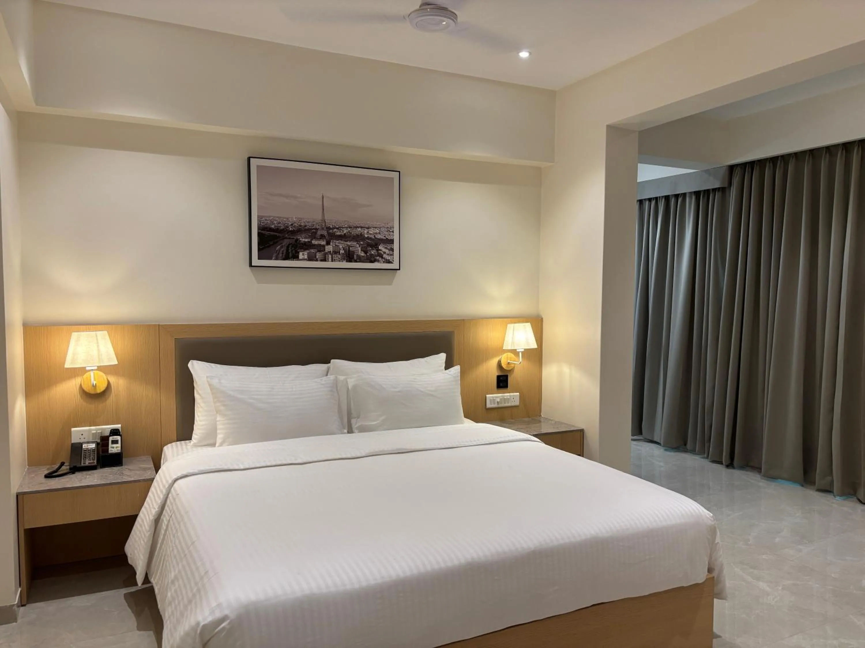Bed in Mastiff Hotel Hinjawadi Pune