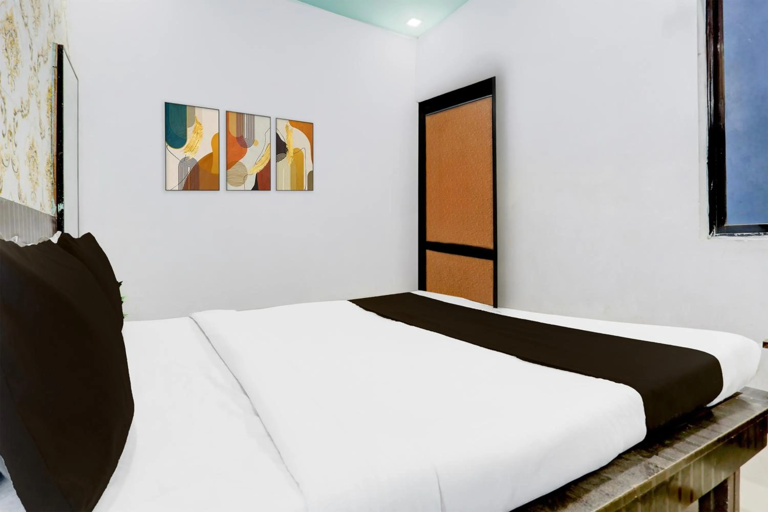 Bedroom in Hotel O Dwarka Formerly Hotel Shree