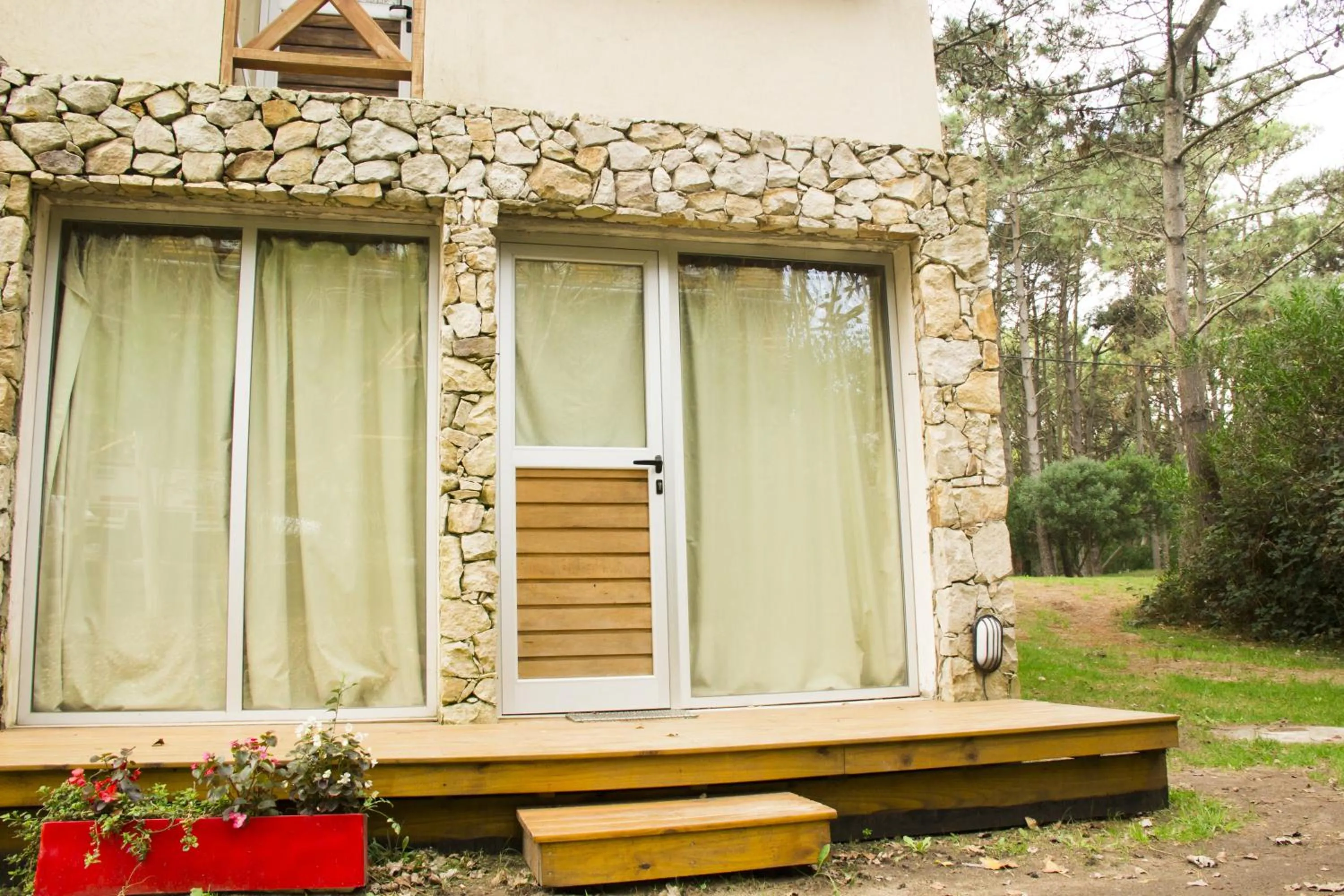 Facade/entrance in Cabañas Sottobosco