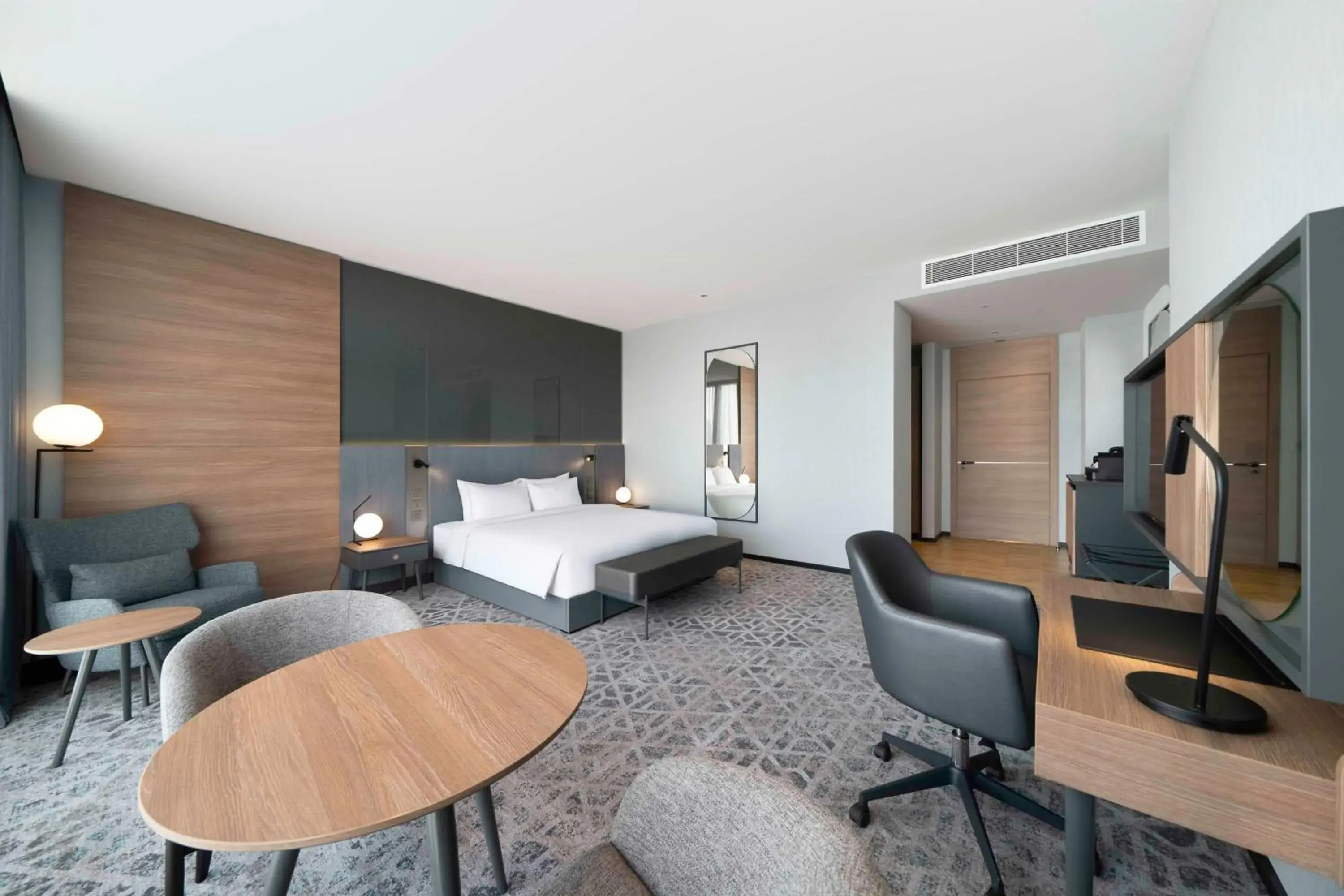 Bedroom, Bed in Radisson Blu Hotel, Riyadh Al Sahafa Bedroom, Bed in Radisson Blu Hotel, Riyadh Al Sahafa