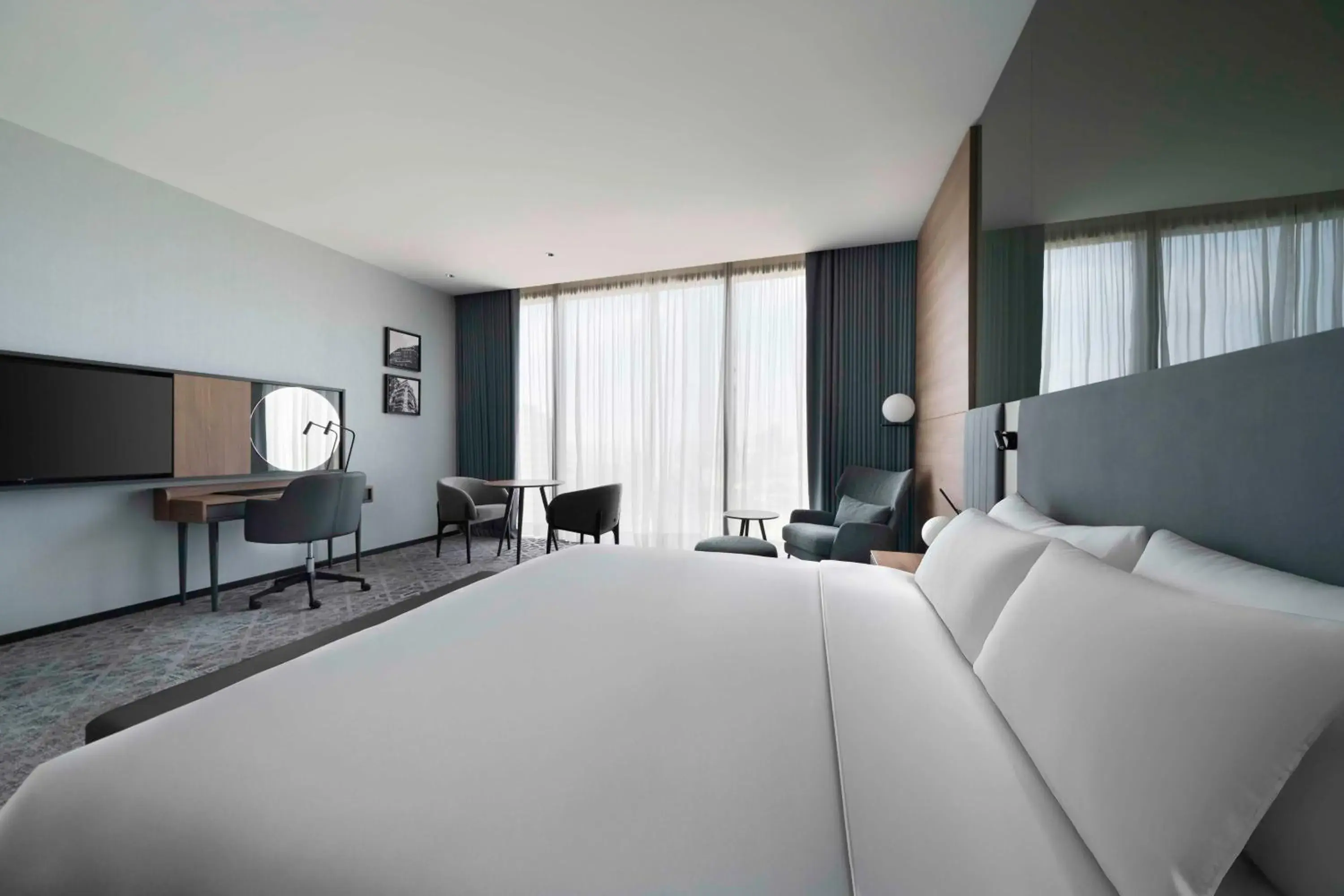 Bedroom, Bed in Radisson Blu Hotel, Riyadh Al Sahafa Bedroom, Bed in Radisson Blu Hotel, Riyadh Al Sahafa