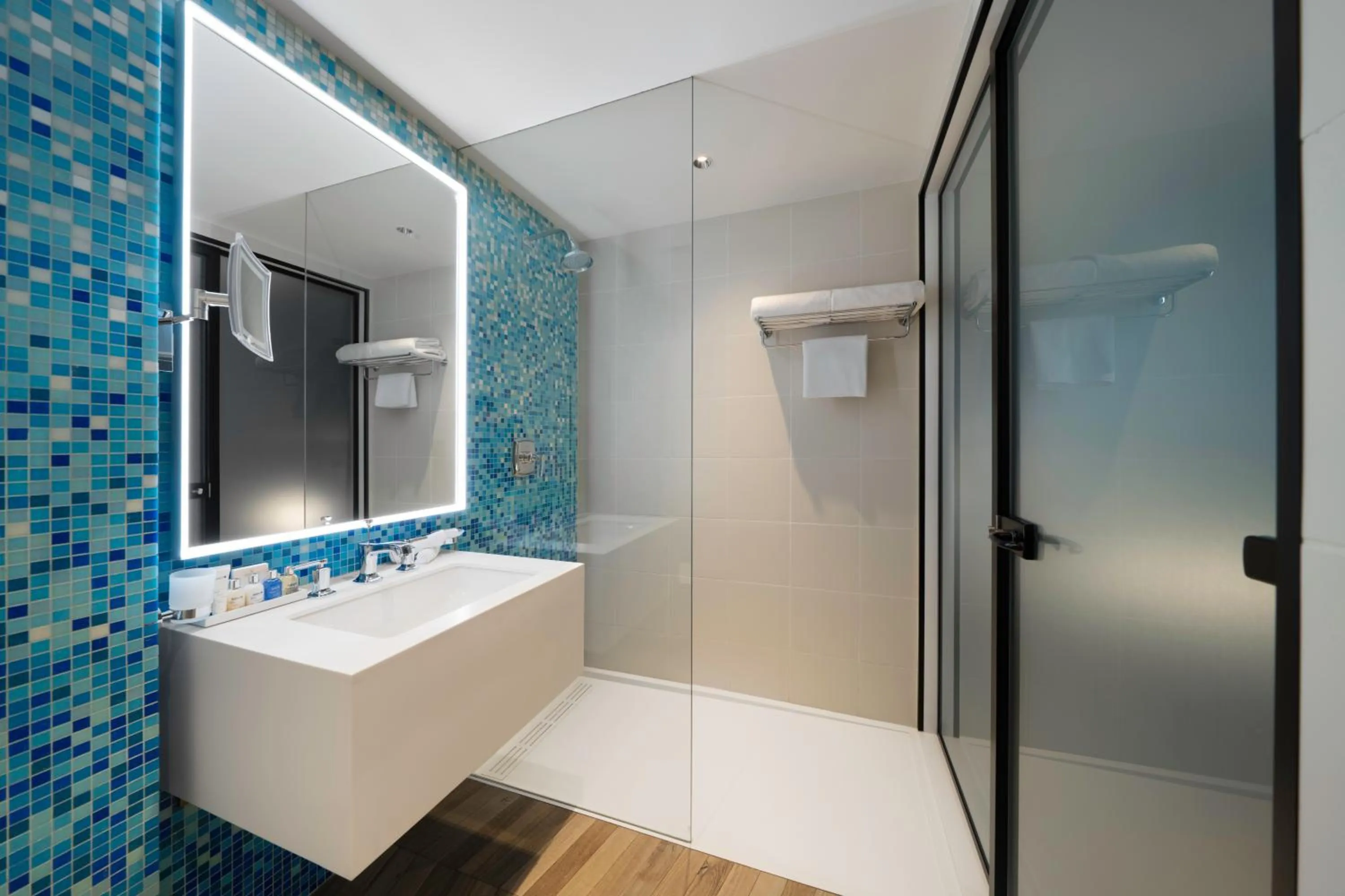 Shower in Radisson Blu Hotel, Riyadh Al Sahafa