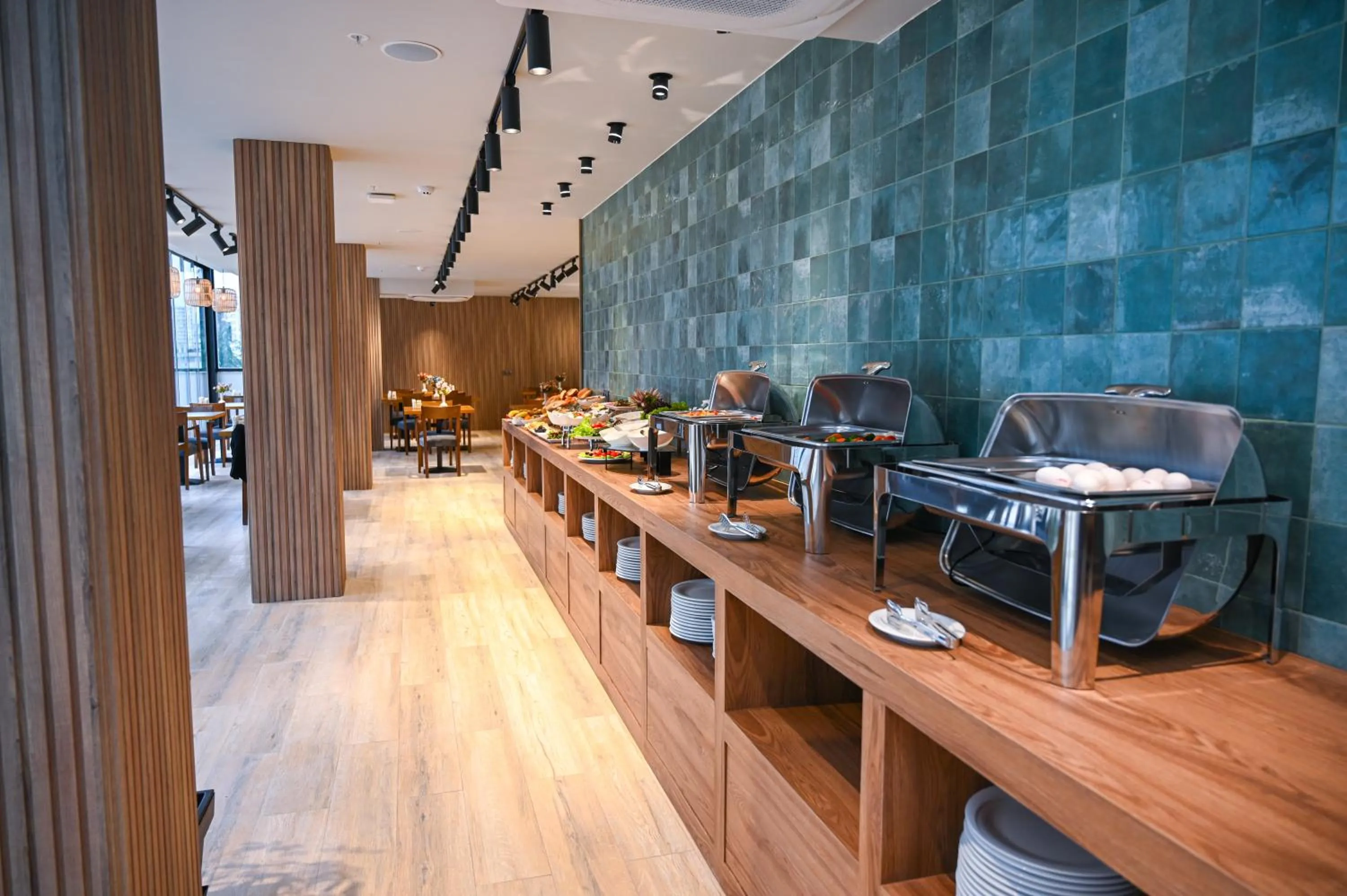 Restaurant/places to eat in Landmark Hotel