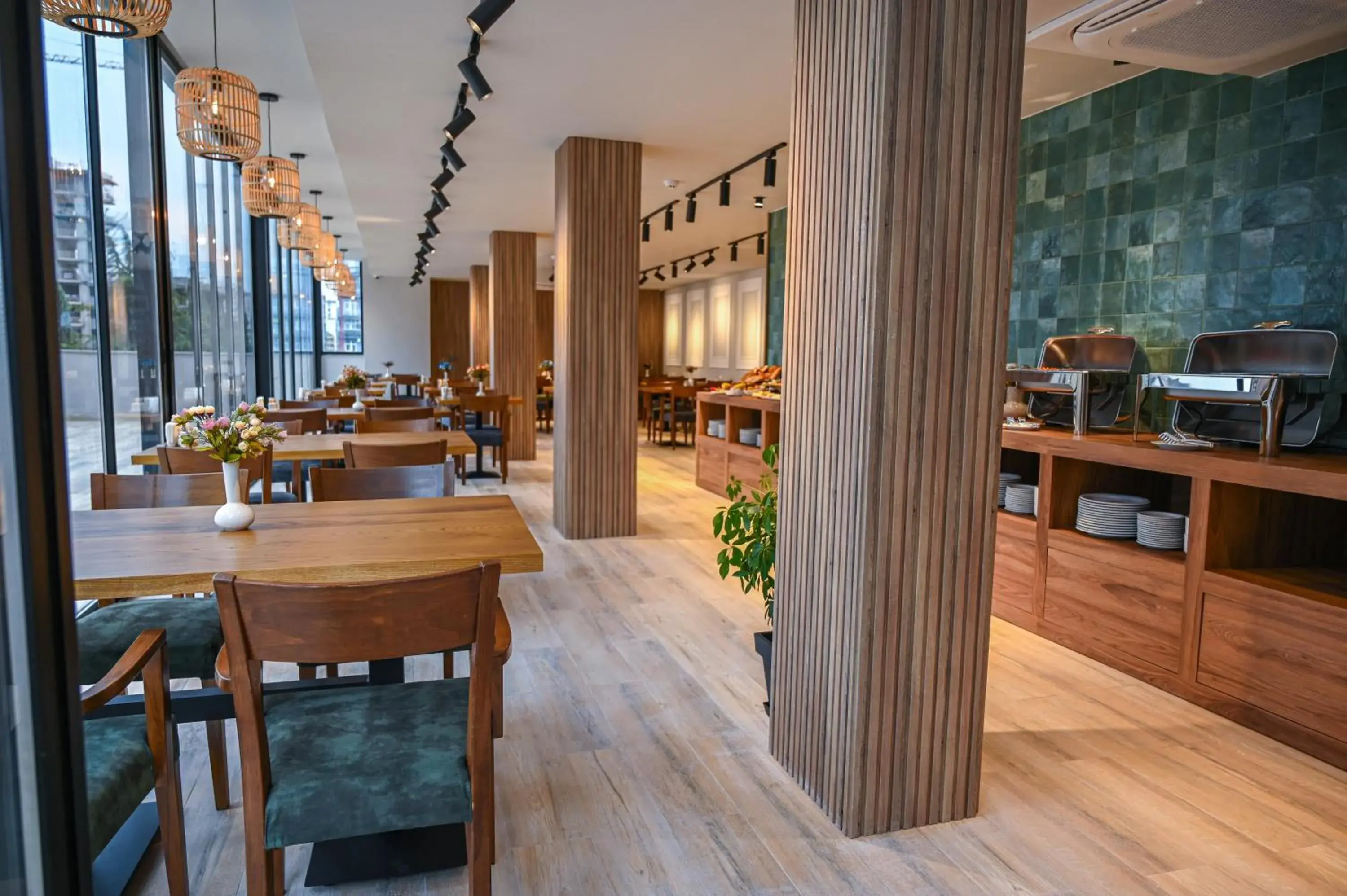 Restaurant/places to eat in Landmark Hotel Restaurant/places to eat in Landmark Hotel