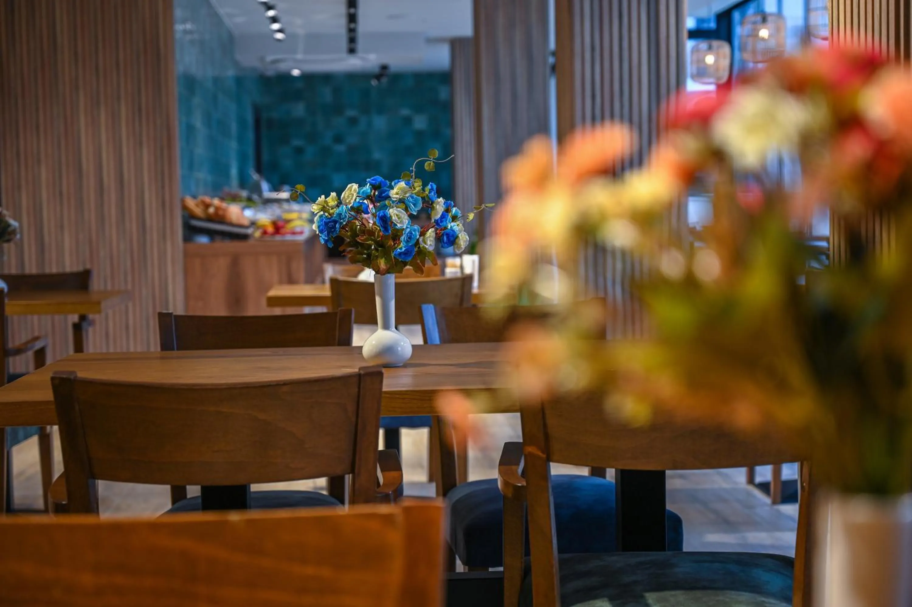 Restaurant/places to eat in Landmark Hotel