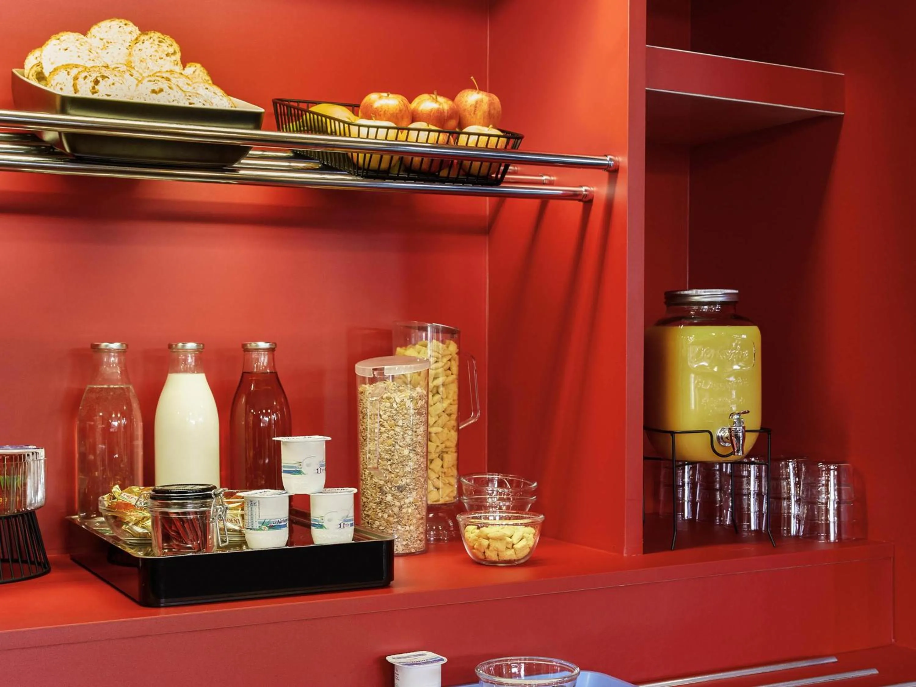 Breakfast in HotelF1 Paris Saint Ouen Marché Aux Puces