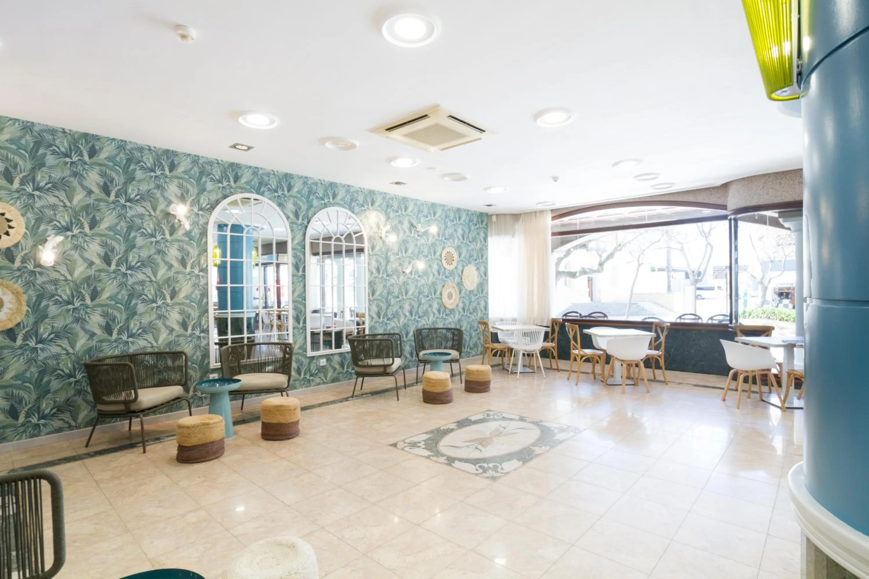 Lounge or bar in Ibersol Sorra d'Or