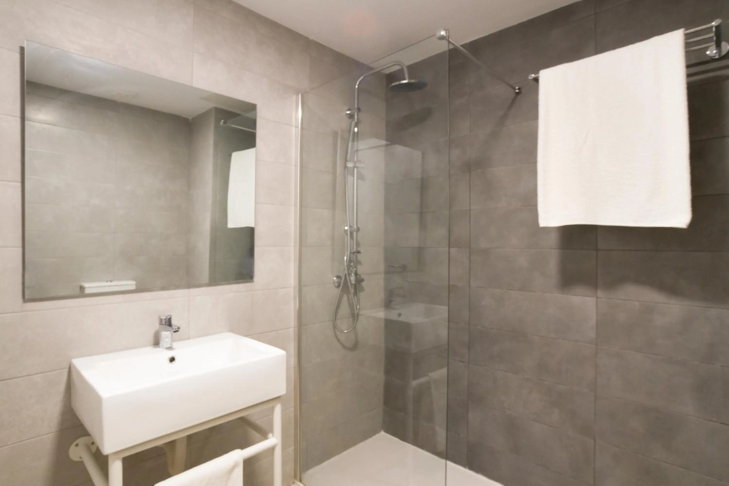 Shower in Ibersol Sorra d'Or