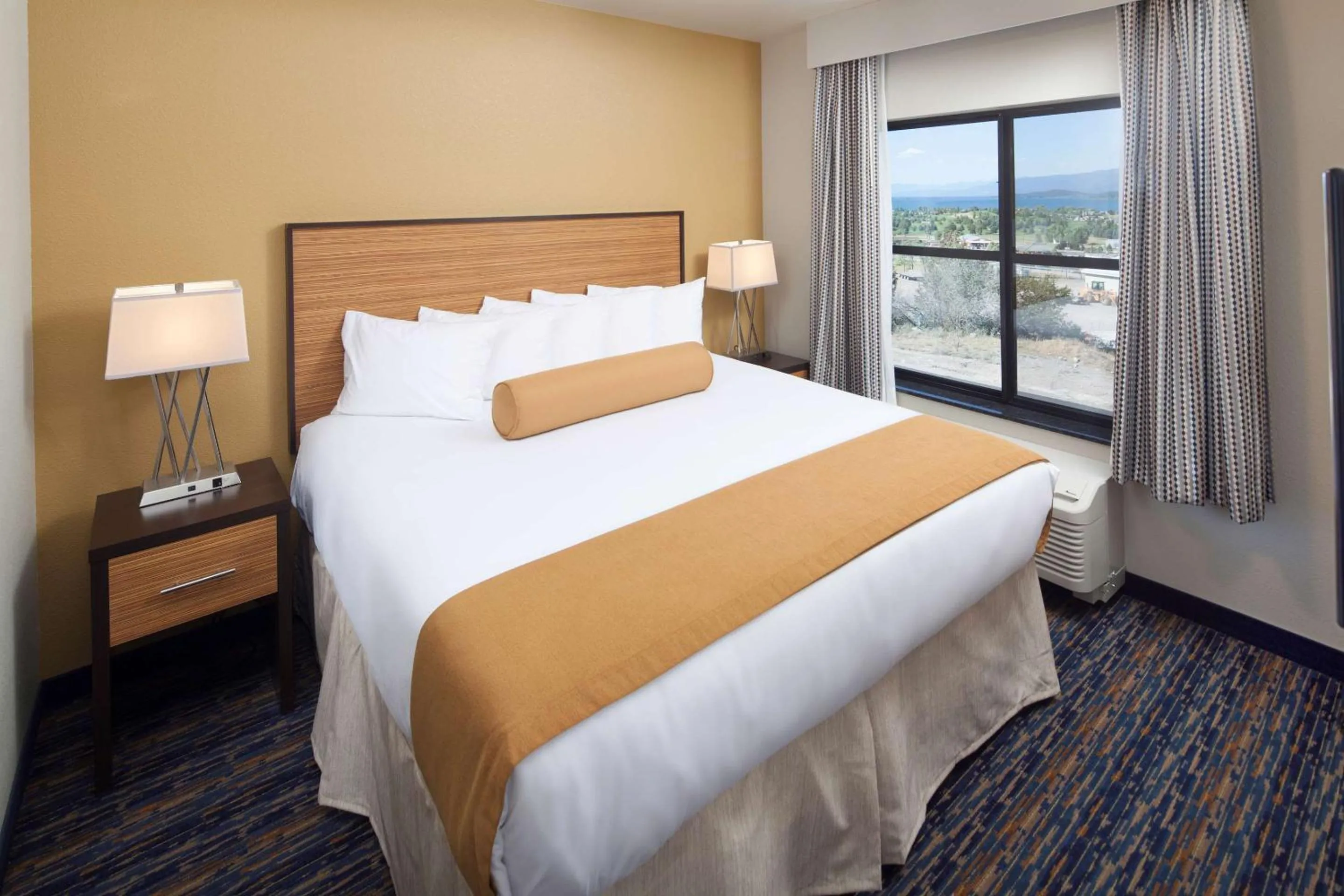 Bed in Red Lion Ridgewater Inn & Suites Polson