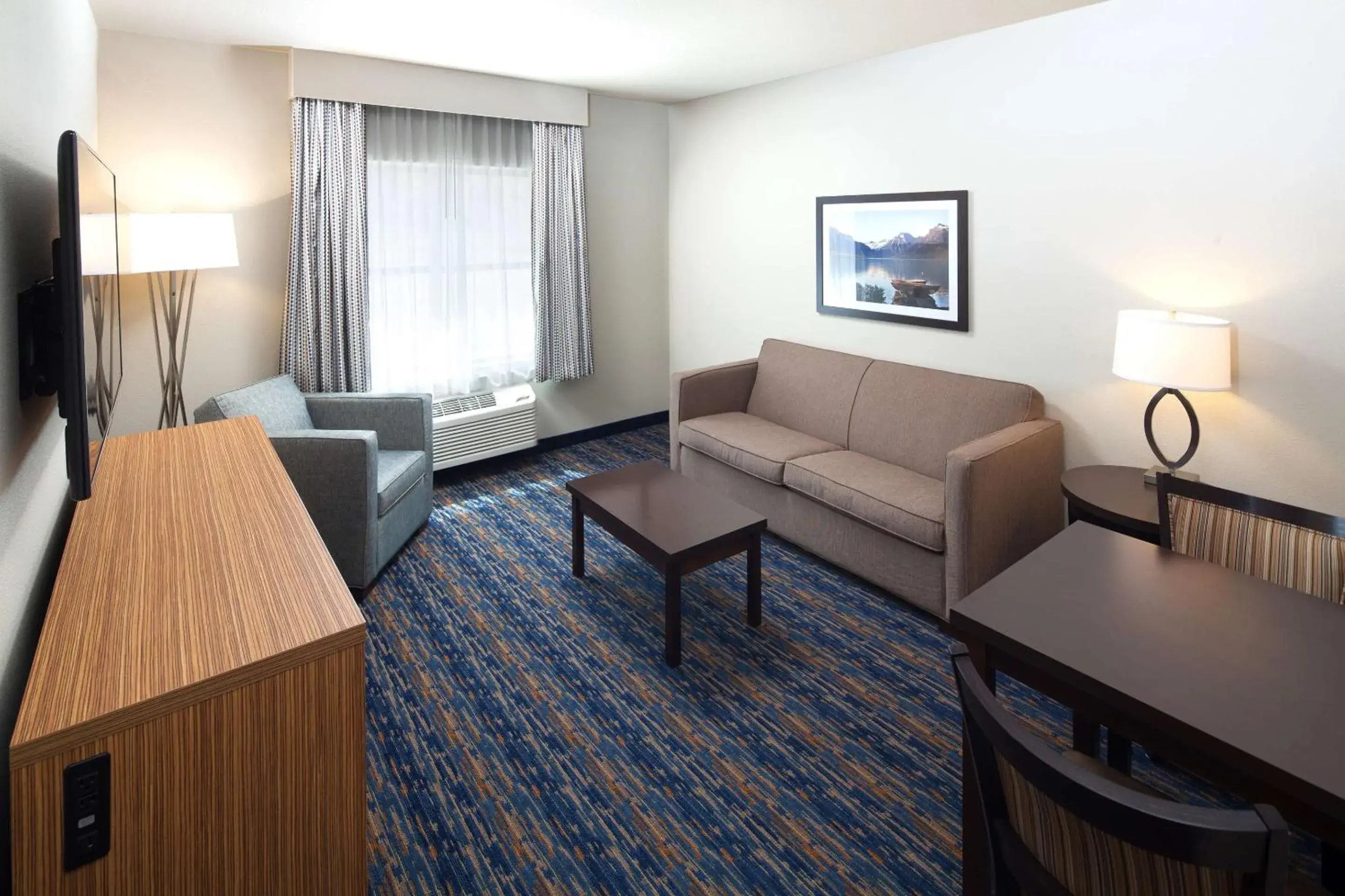 Living room in Red Lion Ridgewater Inn & Suites Polson Living room in Red Lion Ridgewater Inn & Suites Polson