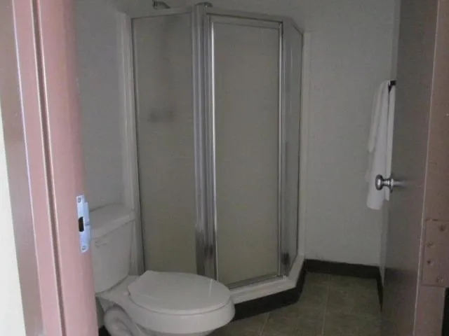 Bathroom in Motel 10