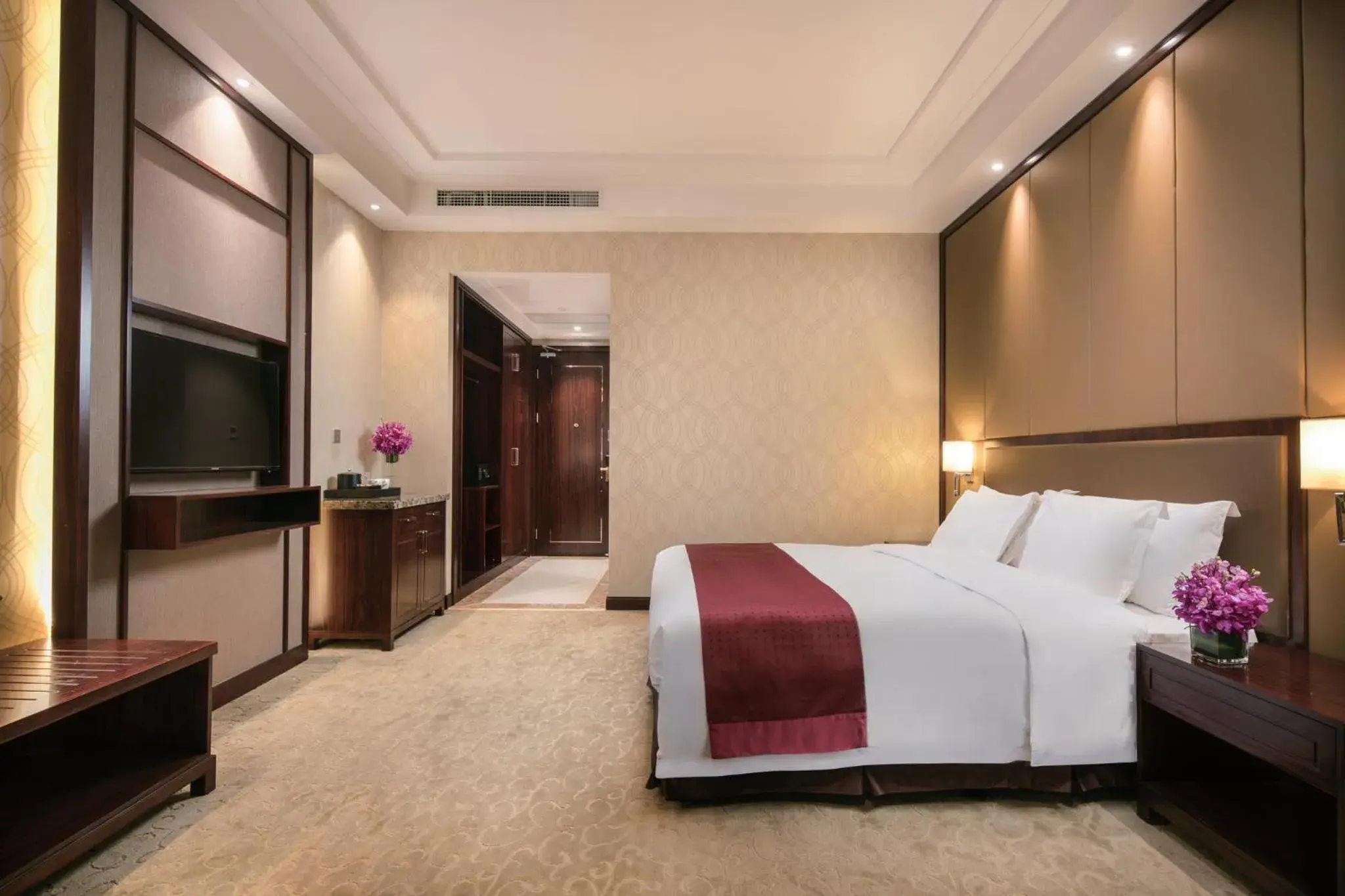 Standard King Room in Holiday Inn Beijing Airport Zone by IHG Standard King Room in Holiday Inn Beijing Airport Zone by IHG