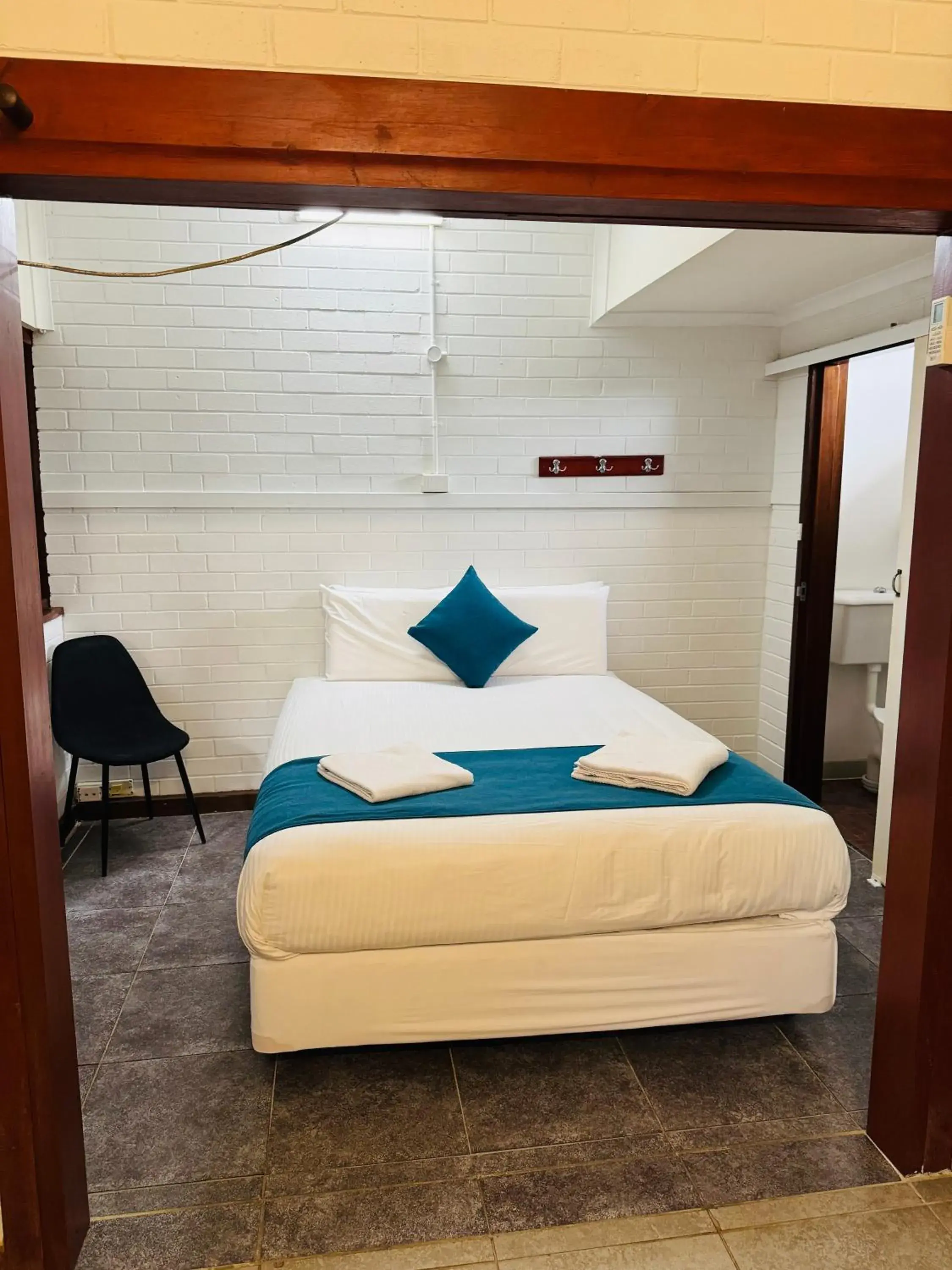 Bed in Railway Lodge Motel Bed in Railway Lodge Motel