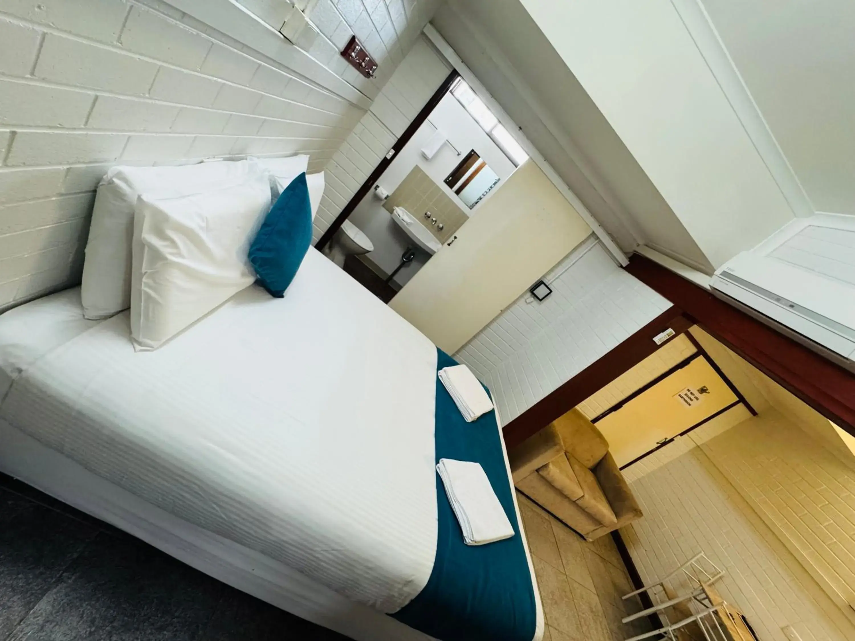 Bed in Railway Lodge Motel Bed in Railway Lodge Motel