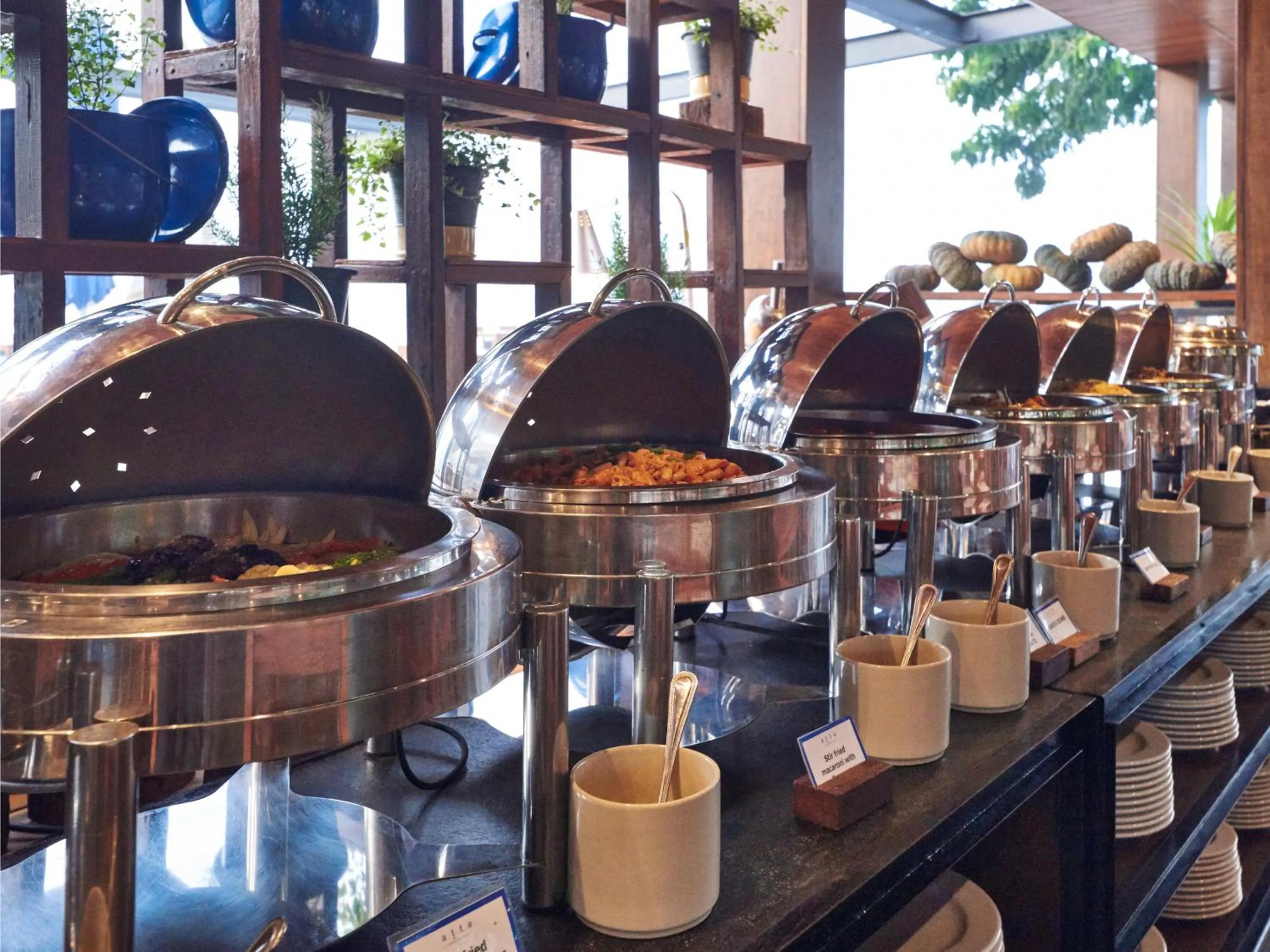 Restaurant/places to eat in atta Lakeside Resort Suite - SHA Plus Certified