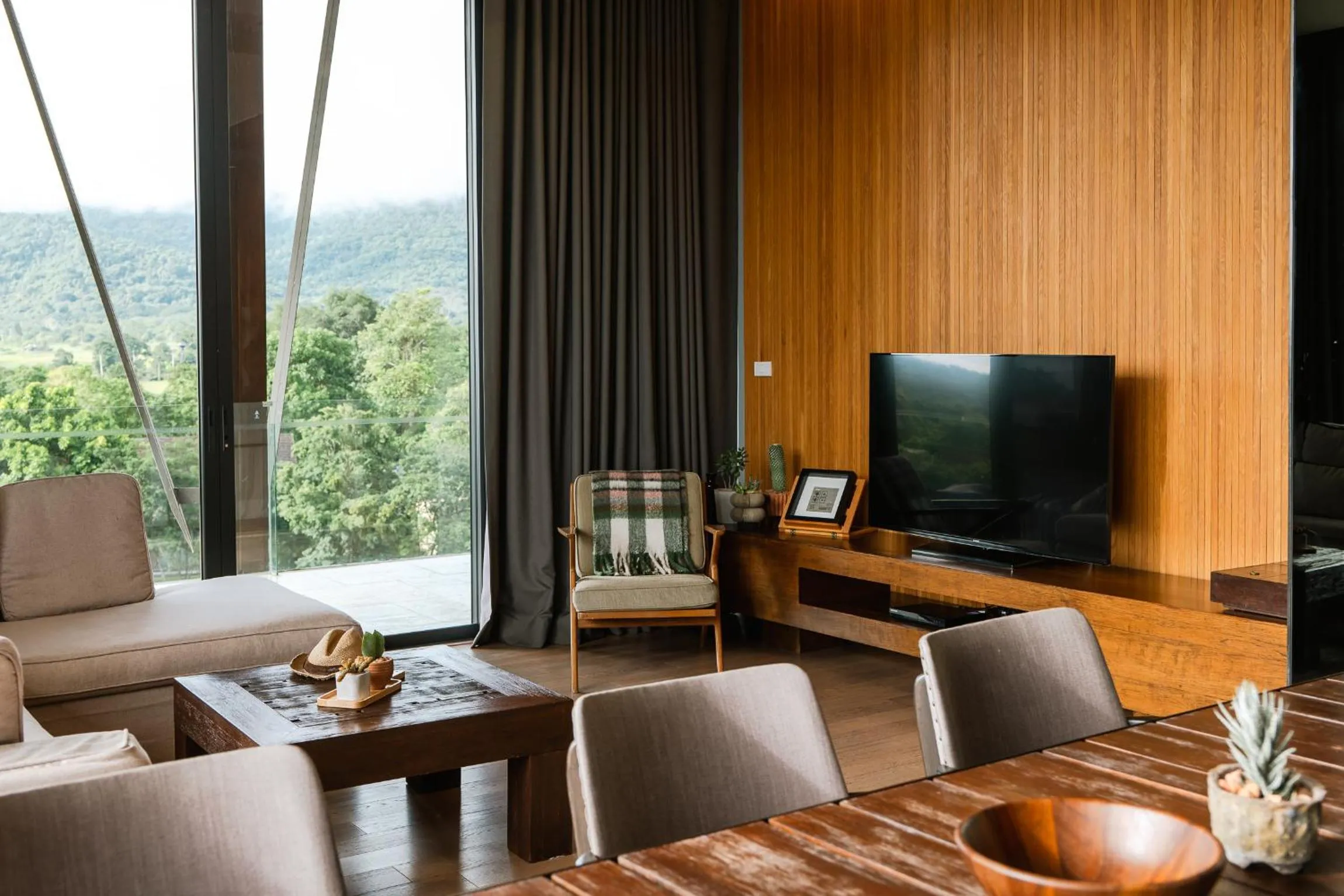 Communal lounge/ TV room in atta Lakeside Resort Suite - SHA Plus Certified