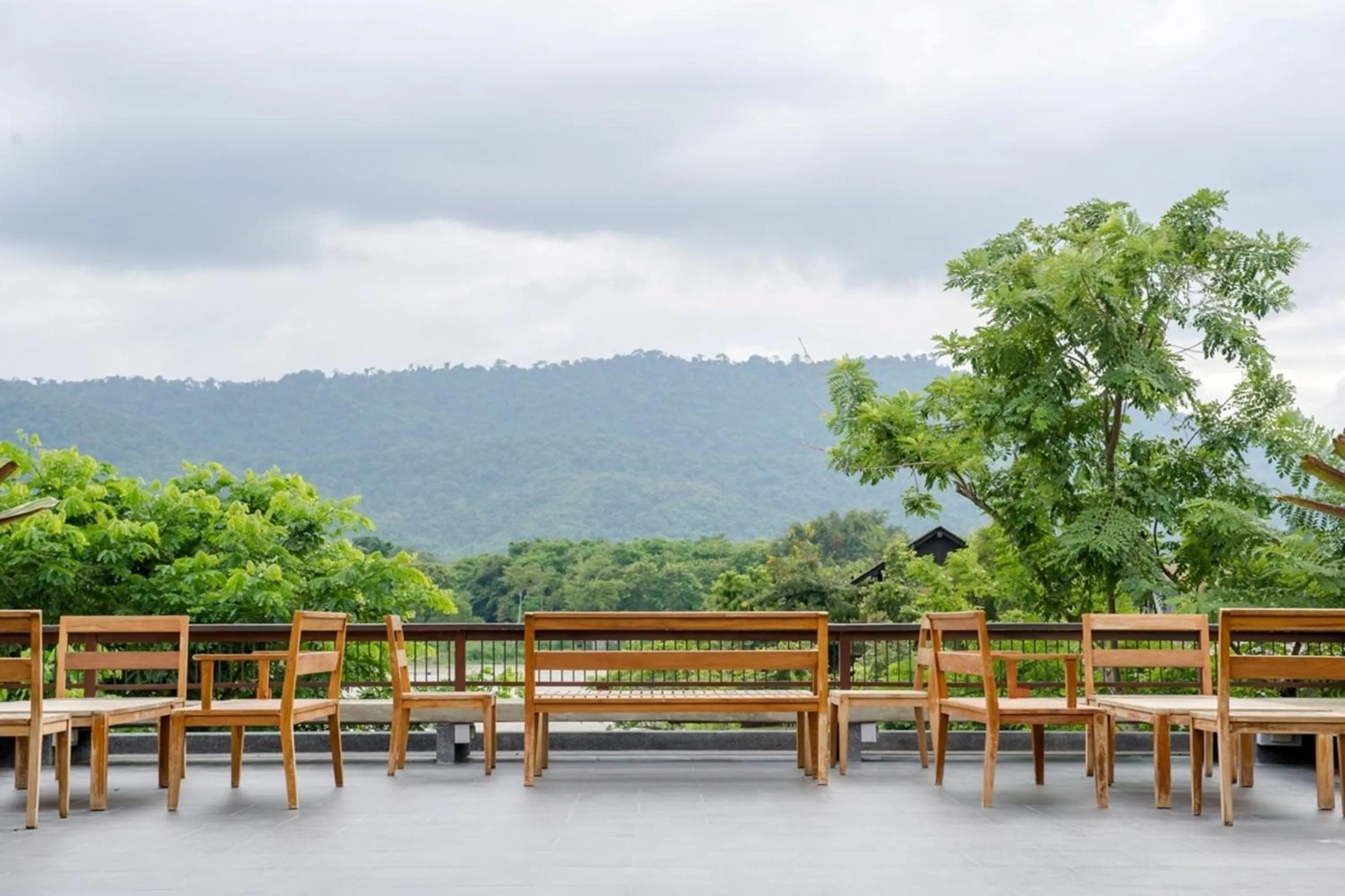 Restaurant/places to eat in atta Lakeside Resort Suite - SHA Plus Certified