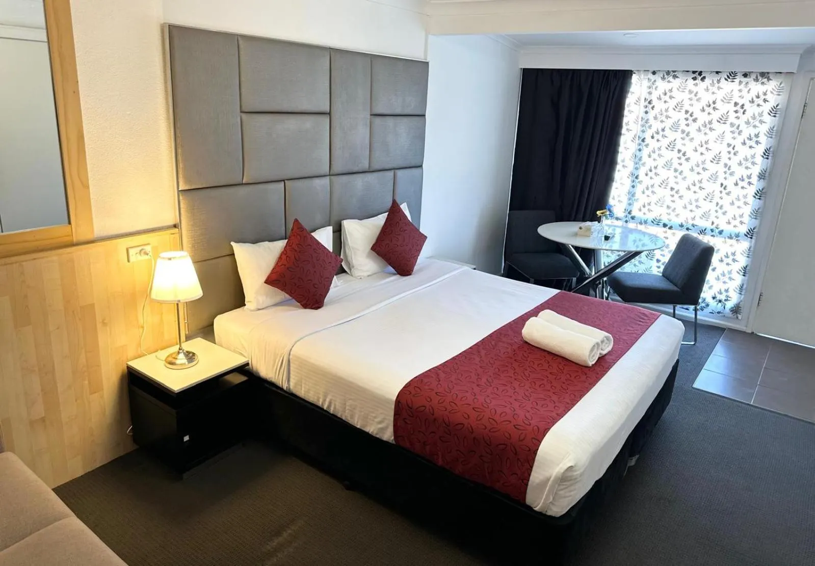 Bed in Countryman Motor Inn Cowra