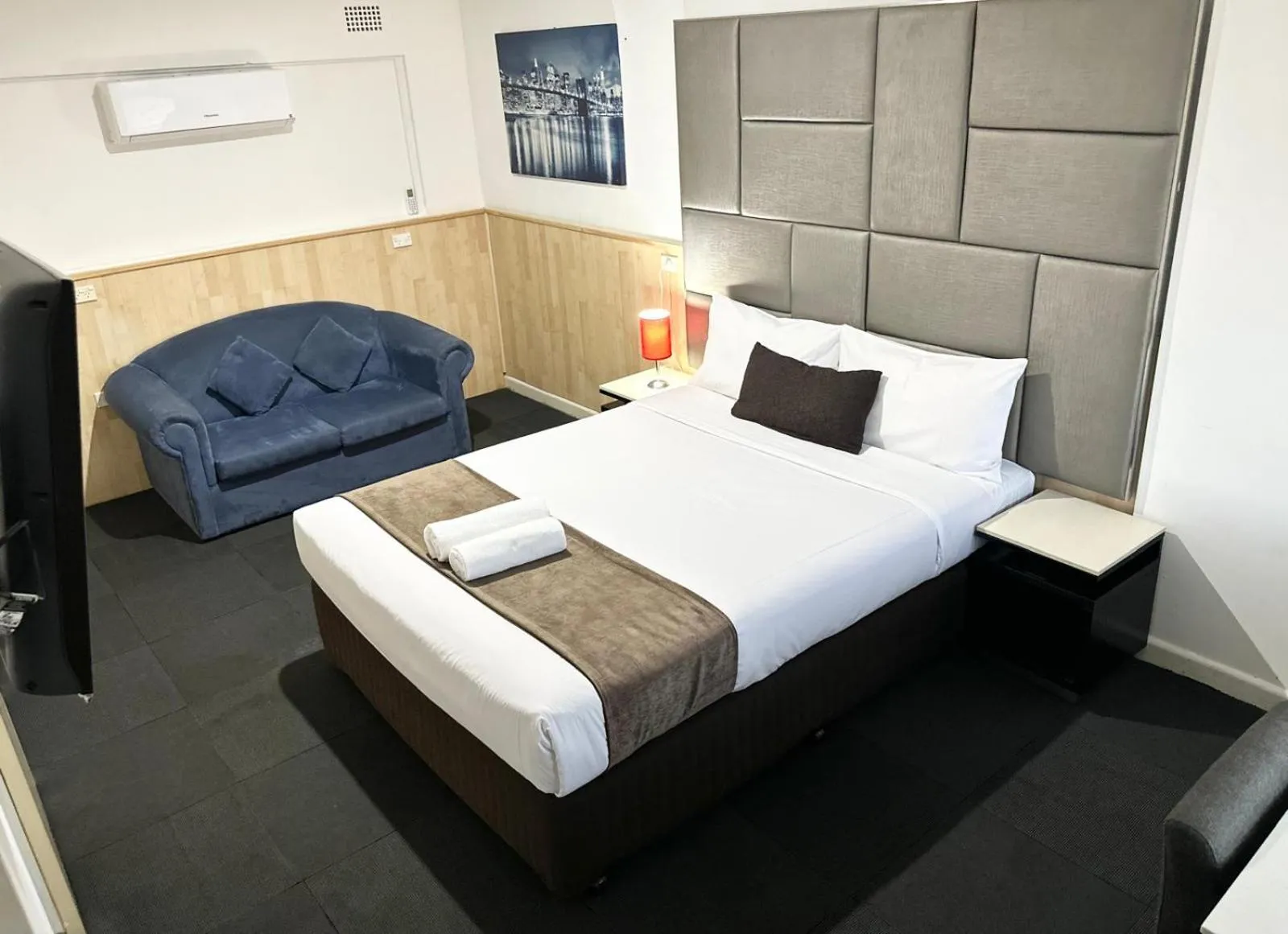 Bed in Countryman Motor Inn Cowra