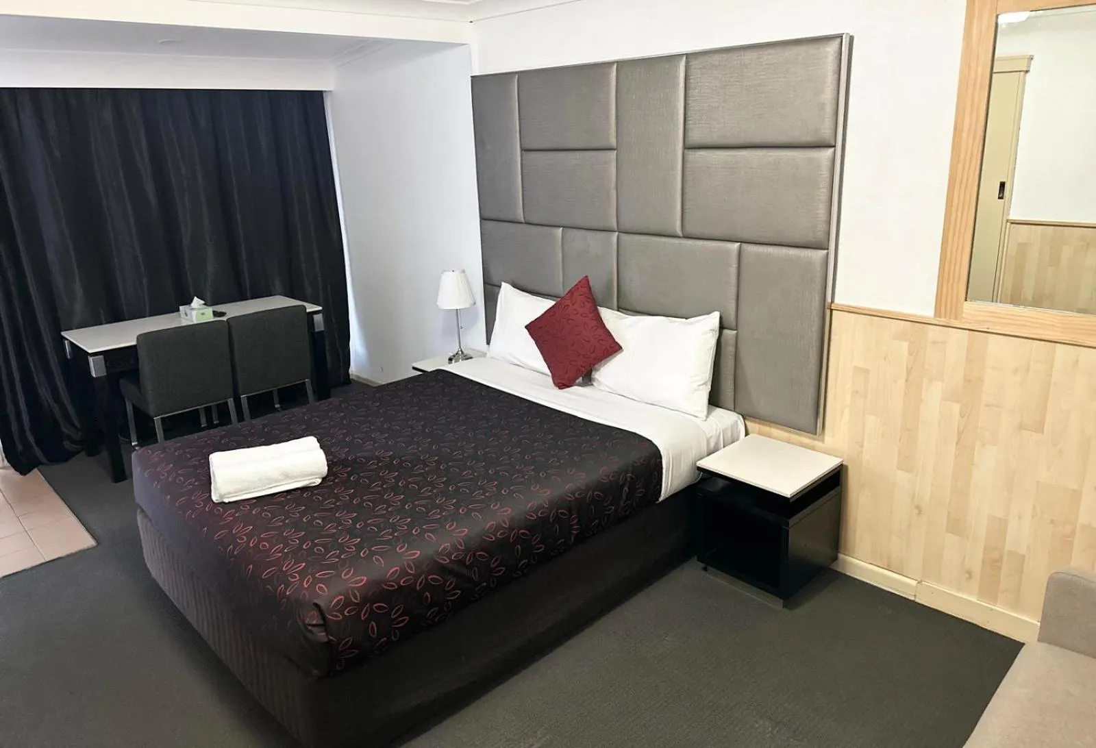 Bed in Countryman Motor Inn Cowra