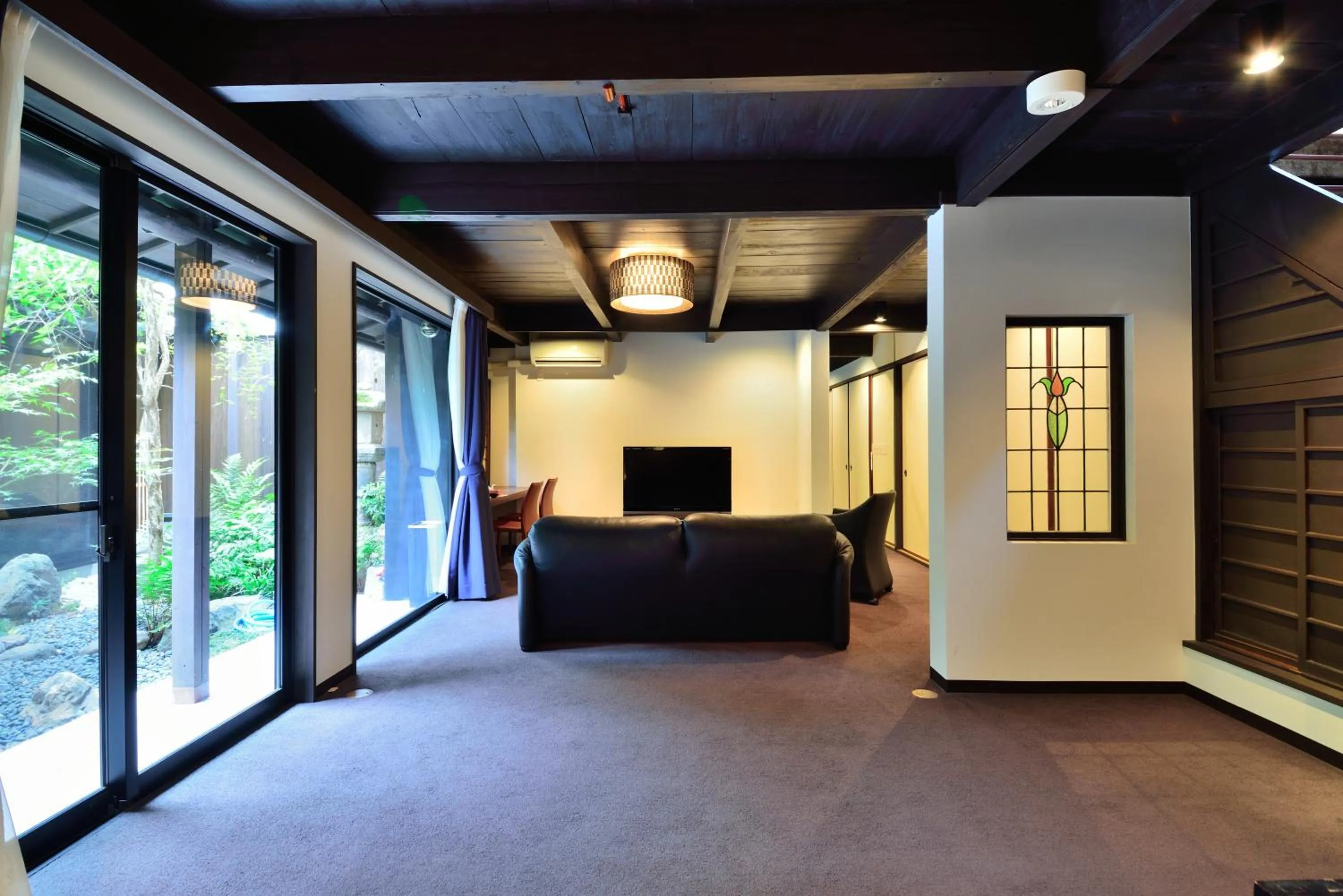 Communal lounge/ TV room in Takeya Kitano Honkan