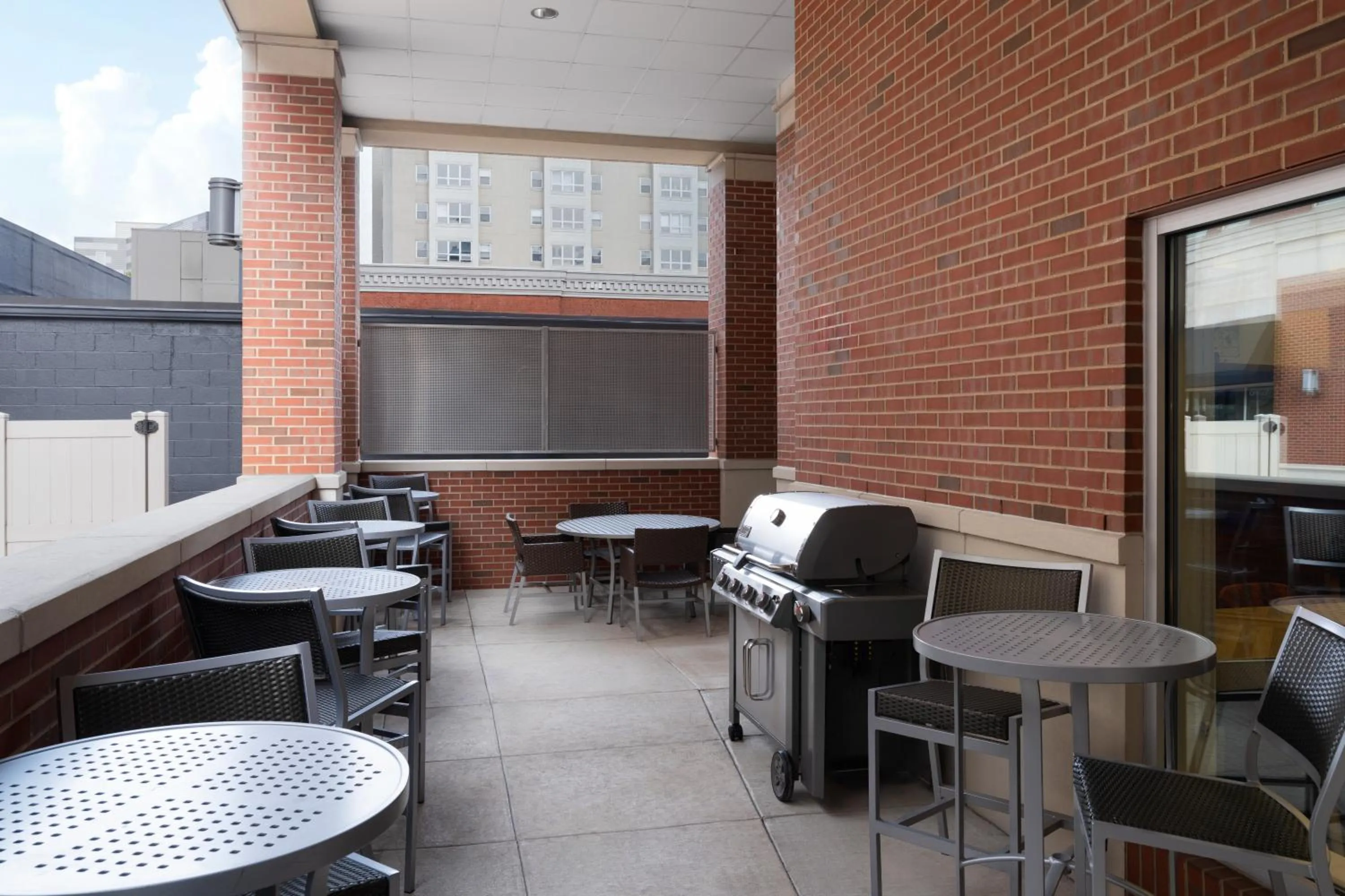 Patio in TownePlace Suites by Marriott Champaign