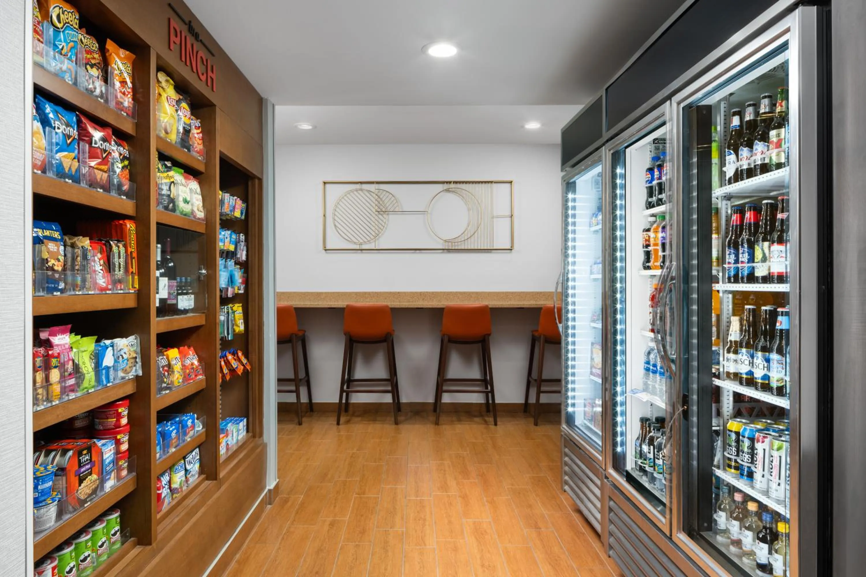 Food and drinks in TownePlace Suites by Marriott Champaign