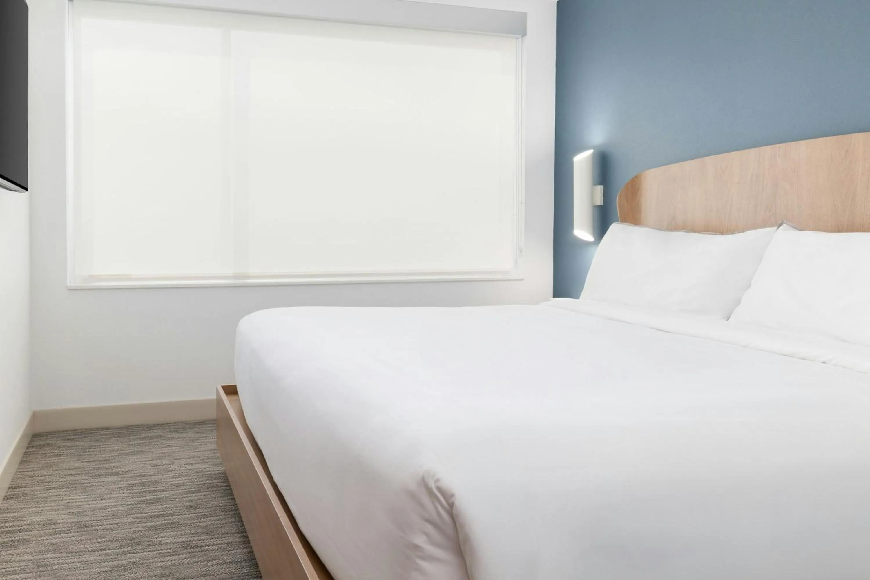 Bedroom, Bed in Element Las Vegas Airport