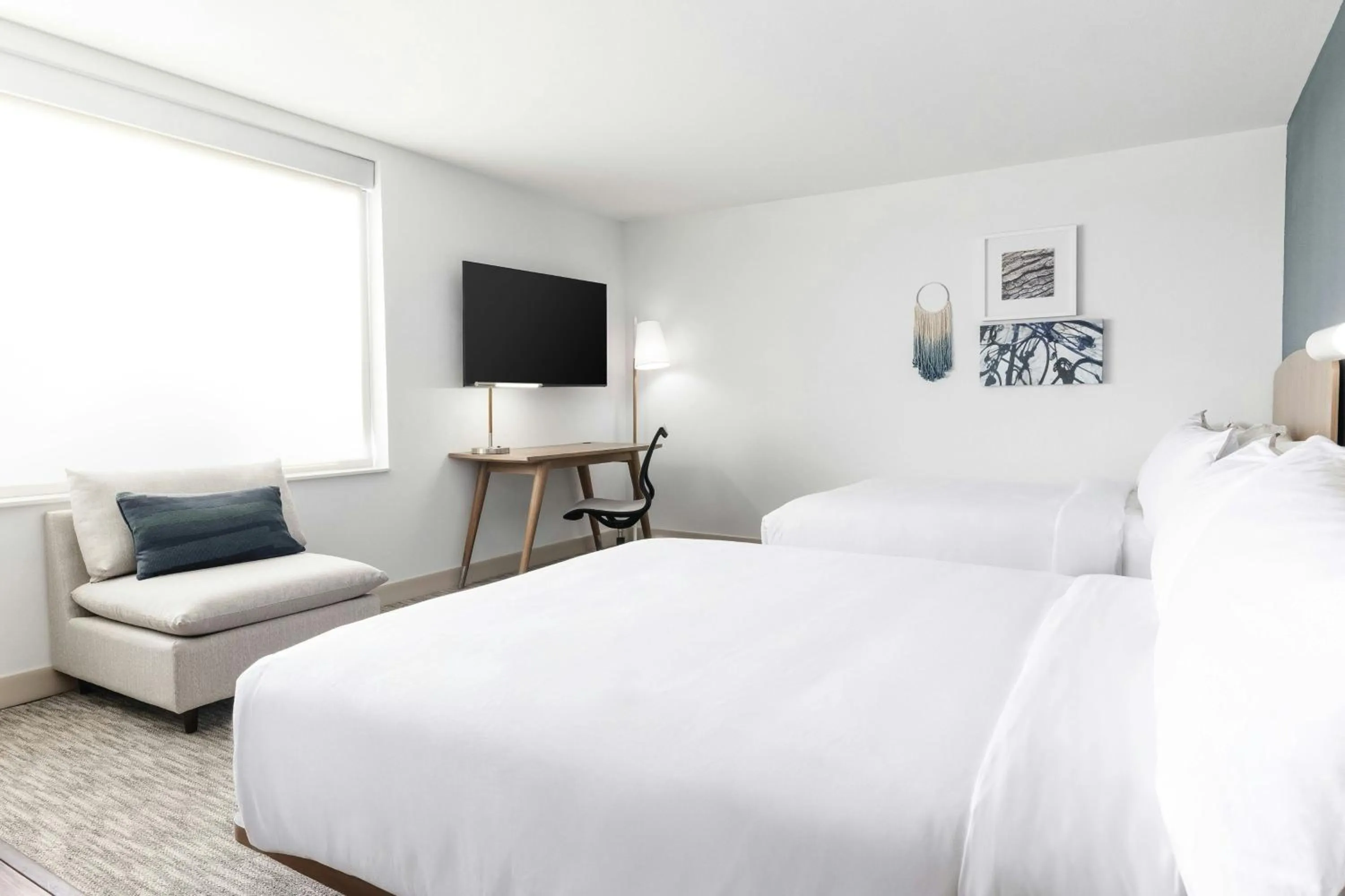 Photo of the whole room, Bed in Element Las Vegas Airport