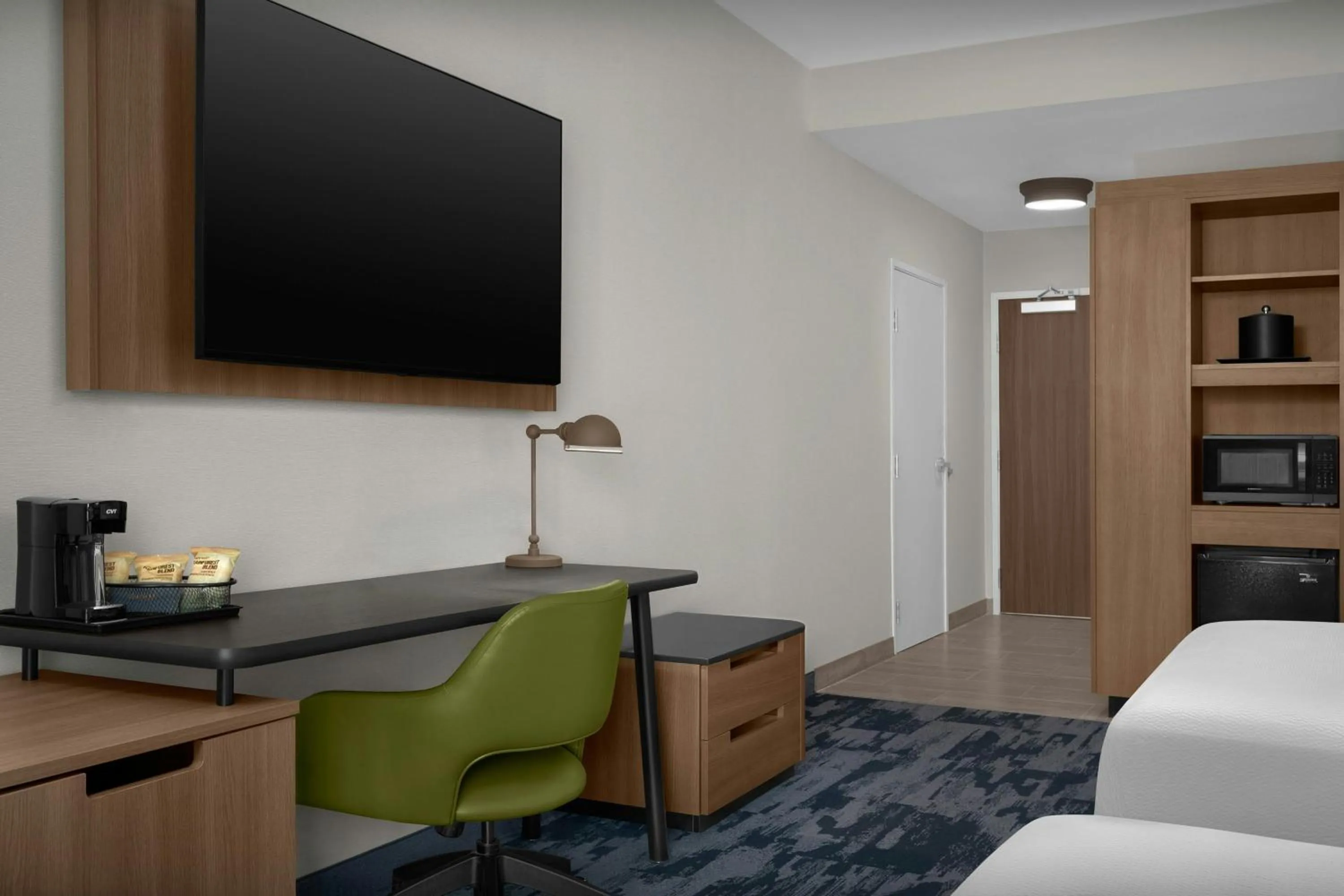 Photo of the whole room, Bed in Fairfield Inn & Suites Weldon