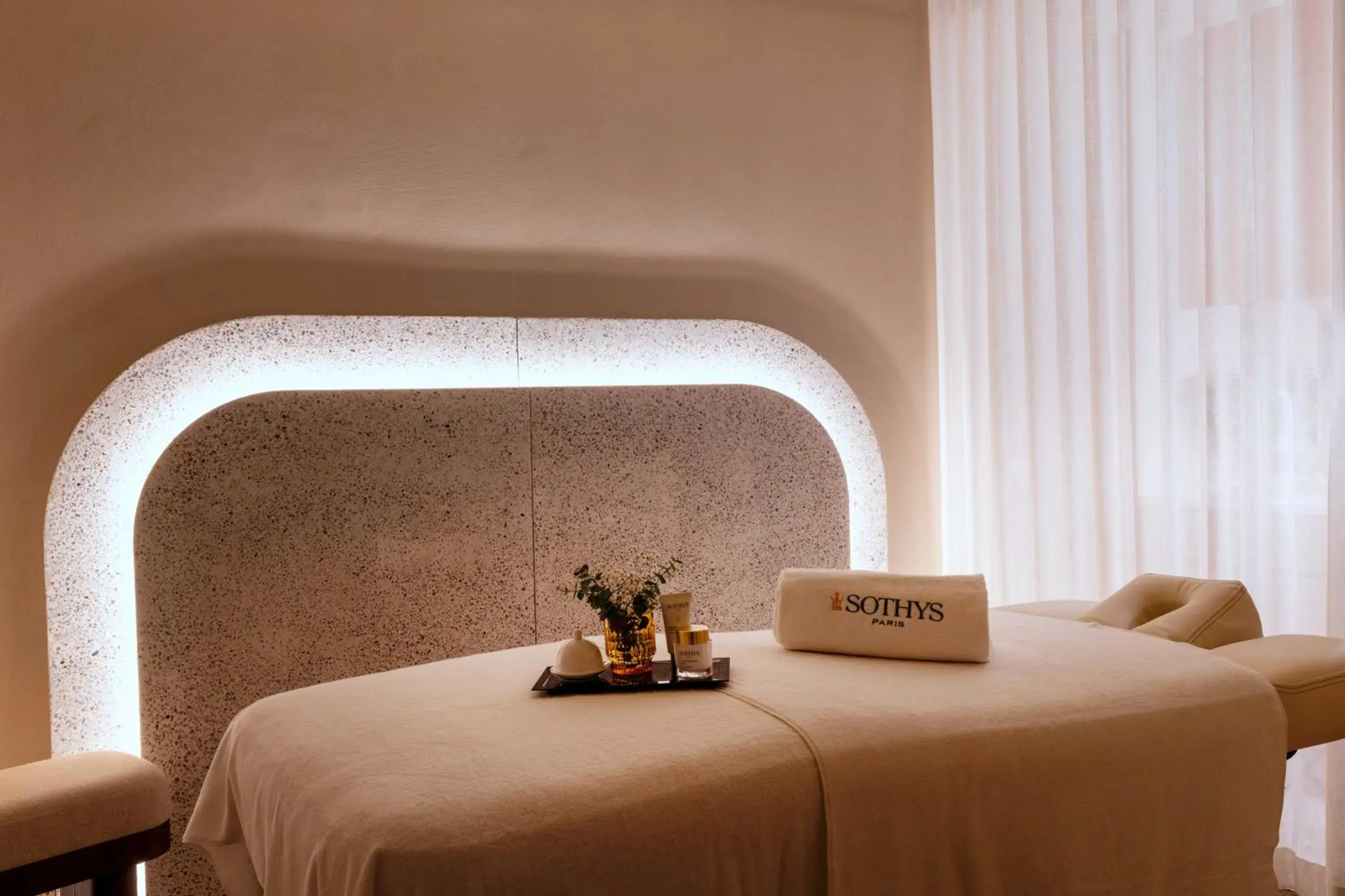 Massage, Bed in Belinda Hôtel & Spa Massage, Bed in Belinda Hôtel & Spa