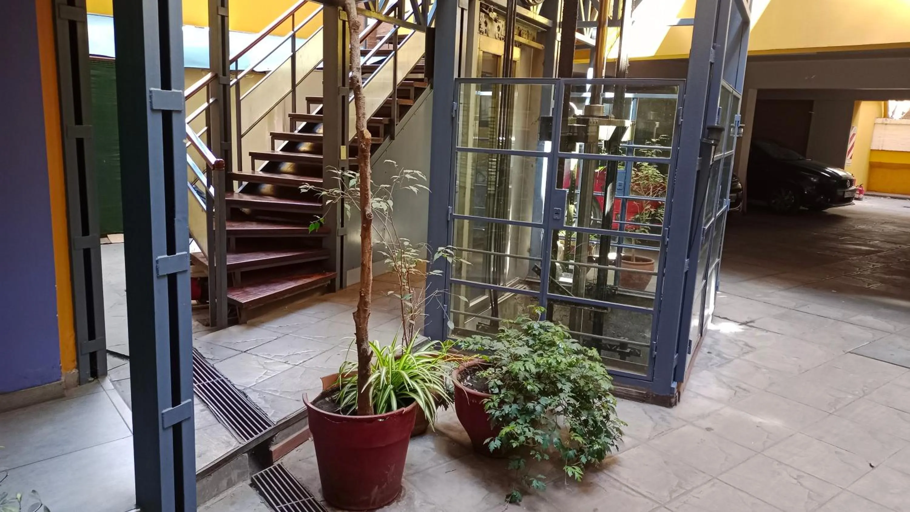 Property building in San lorenzo apart