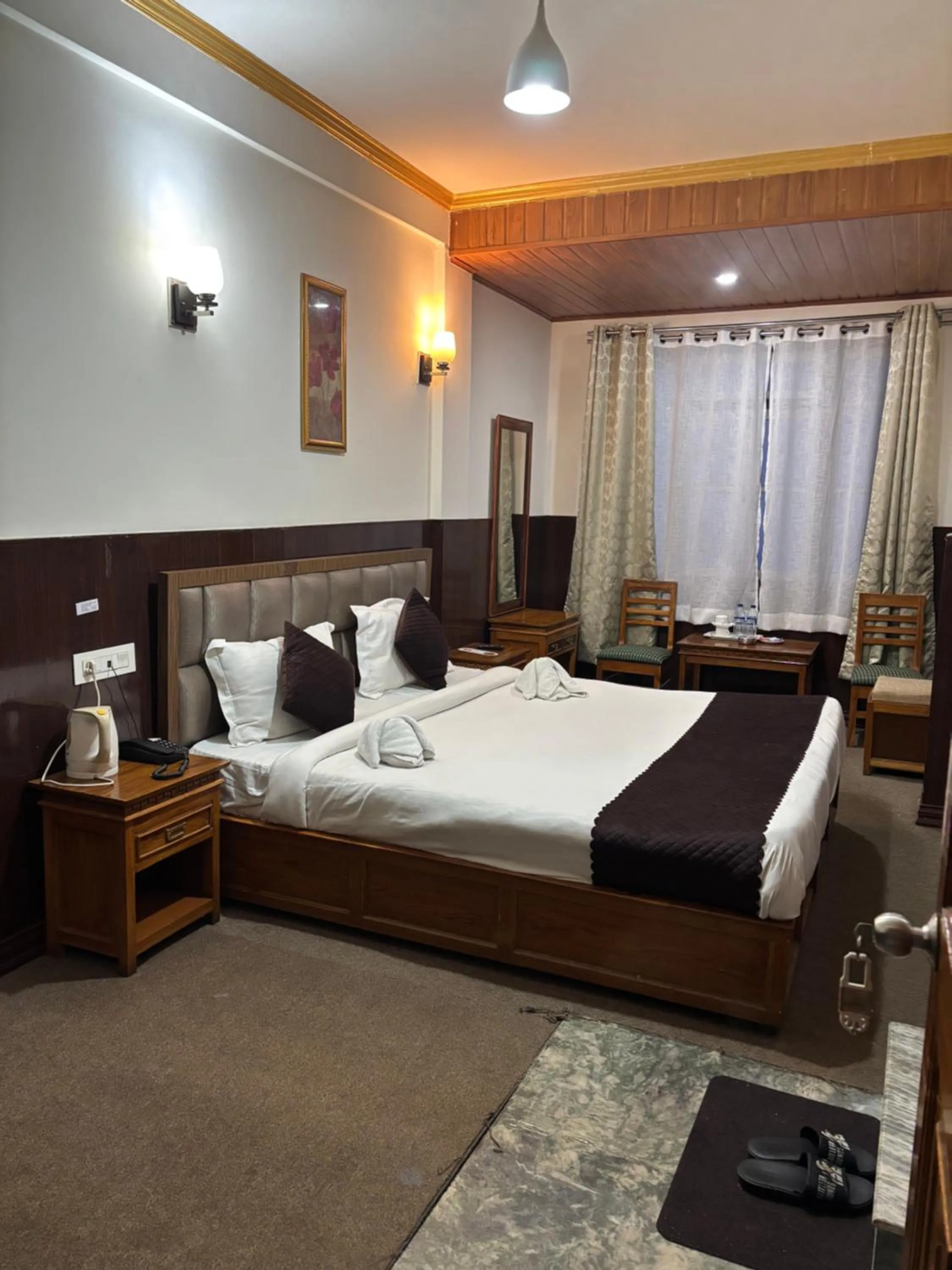 Bedroom, Bed in Hotel KASTURI PALACE & RESTAURANT DARJEELING