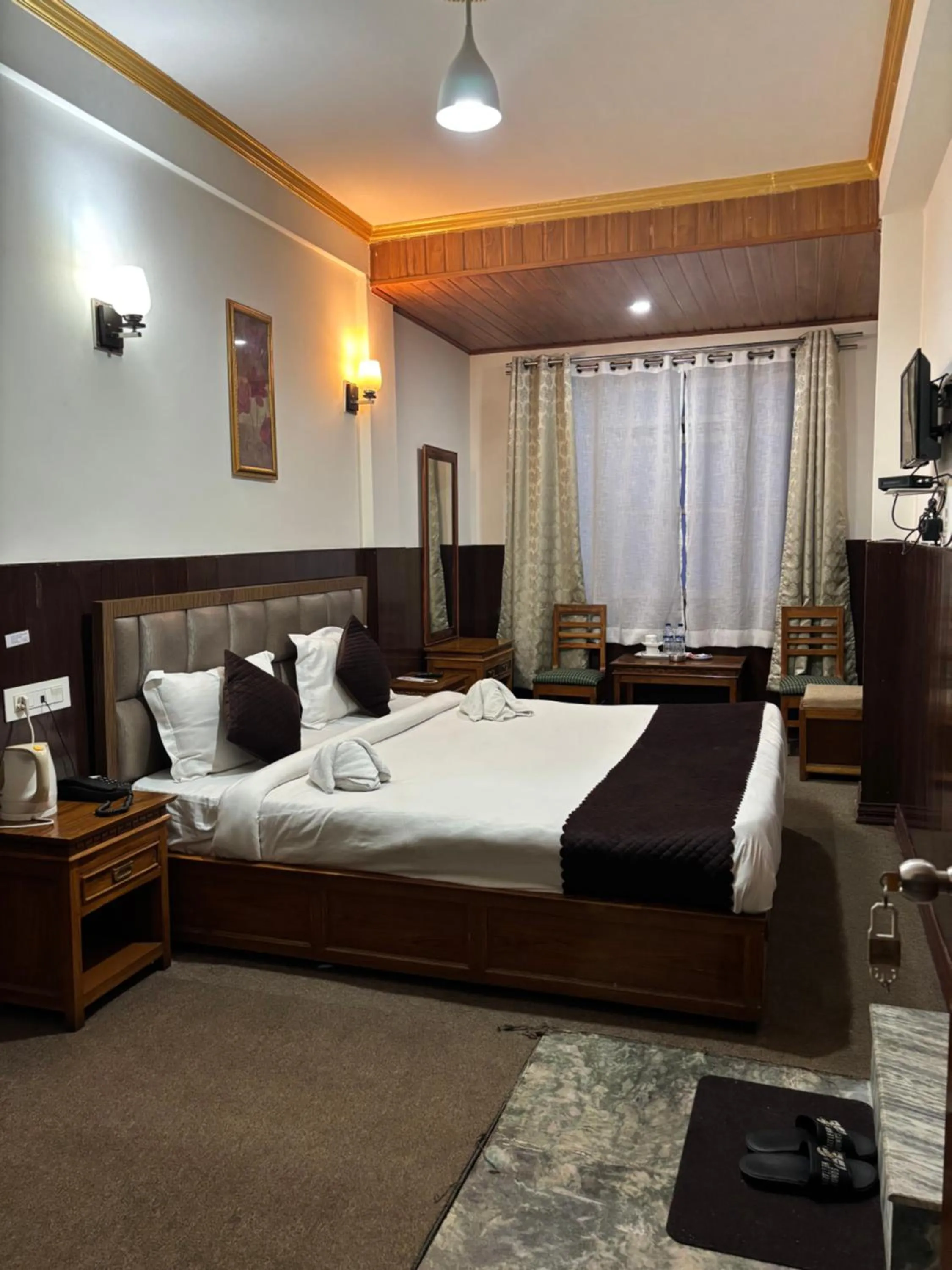 Bedroom, Bed in Hotel KASTURI PALACE & RESTAURANT DARJEELING