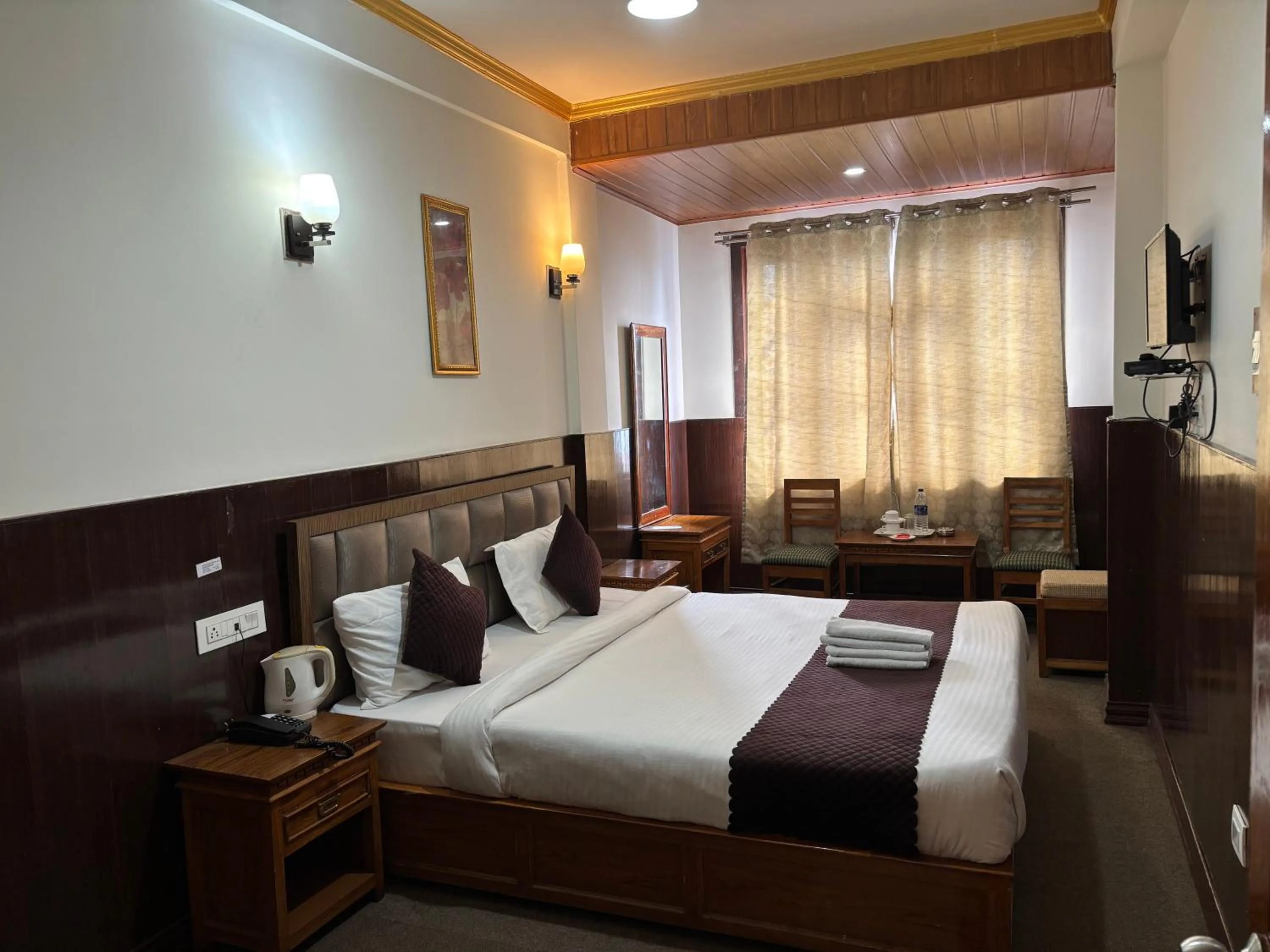 Bedroom, Bed in Hotel KASTURI PALACE & RESTAURANT DARJEELING