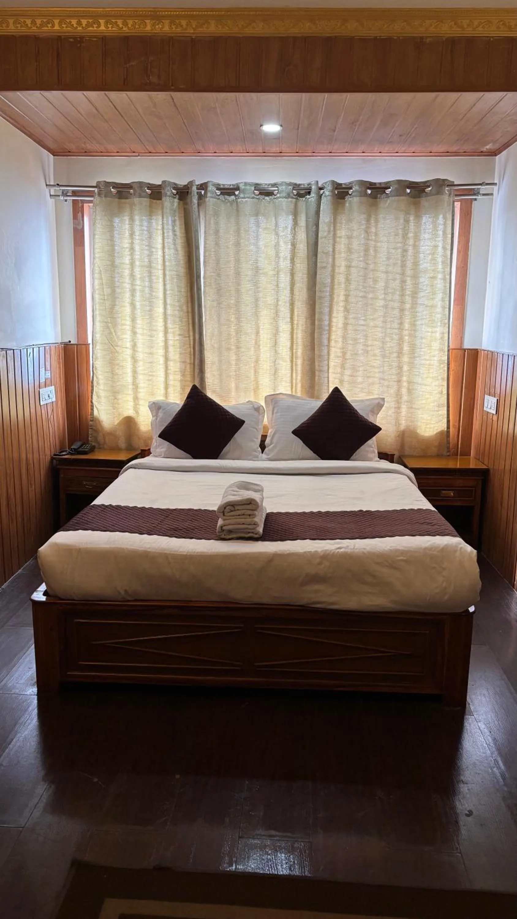 Bed in Hotel KASTURI PALACE & RESTAURANT DARJEELING