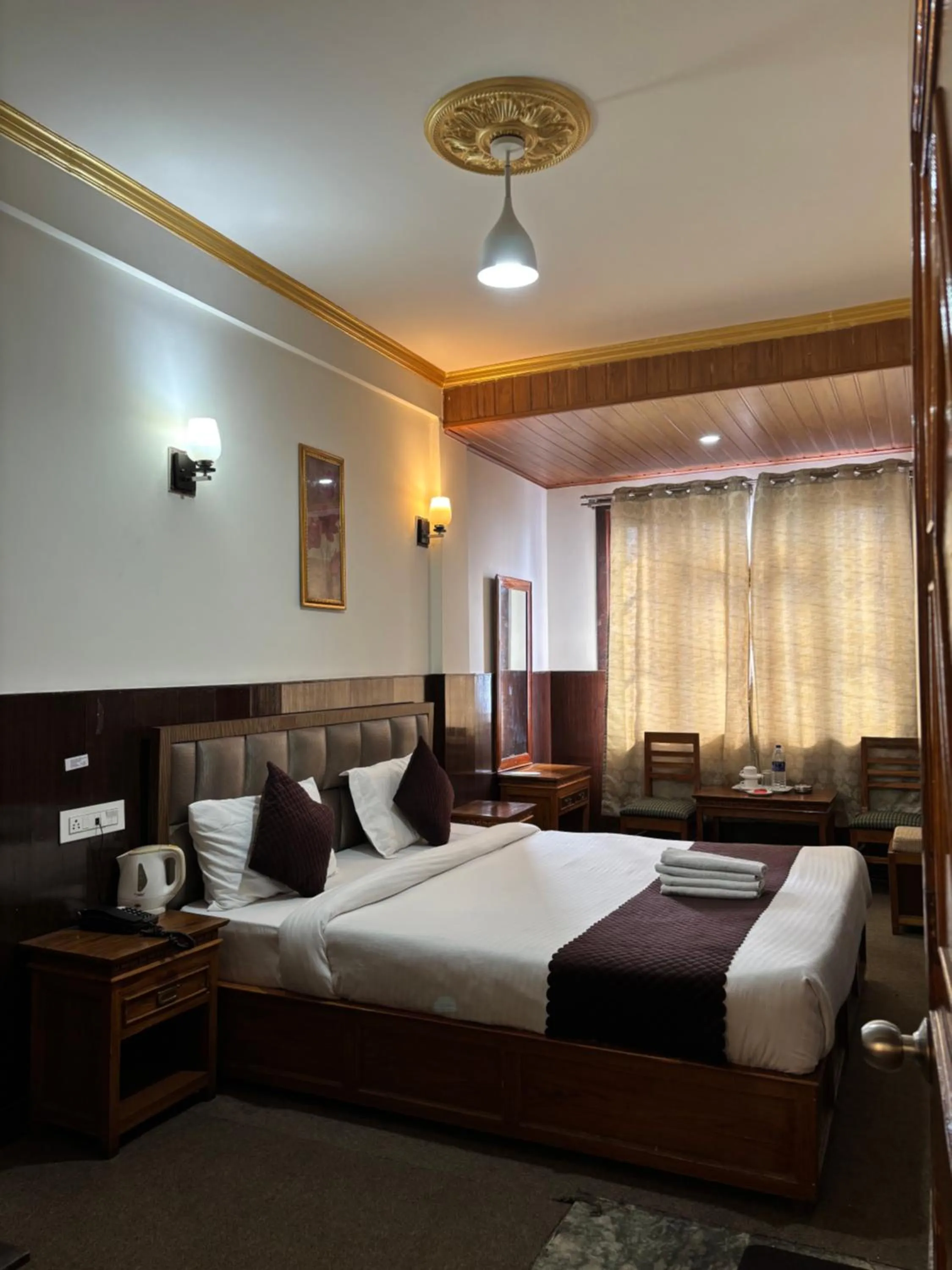 Bedroom, Bed in Hotel KASTURI PALACE & RESTAURANT DARJEELING